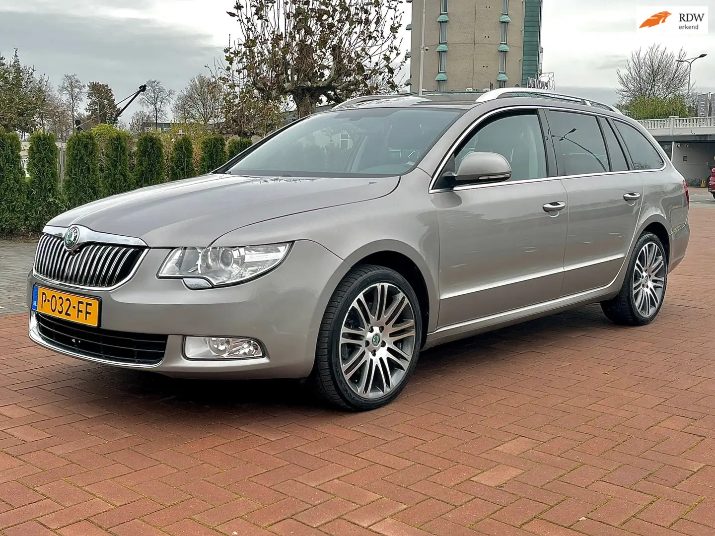 Skoda Superb Combi 1.4 TSI (Ambition) XENON|CLIMA|STOELVERW. Grijs - 1