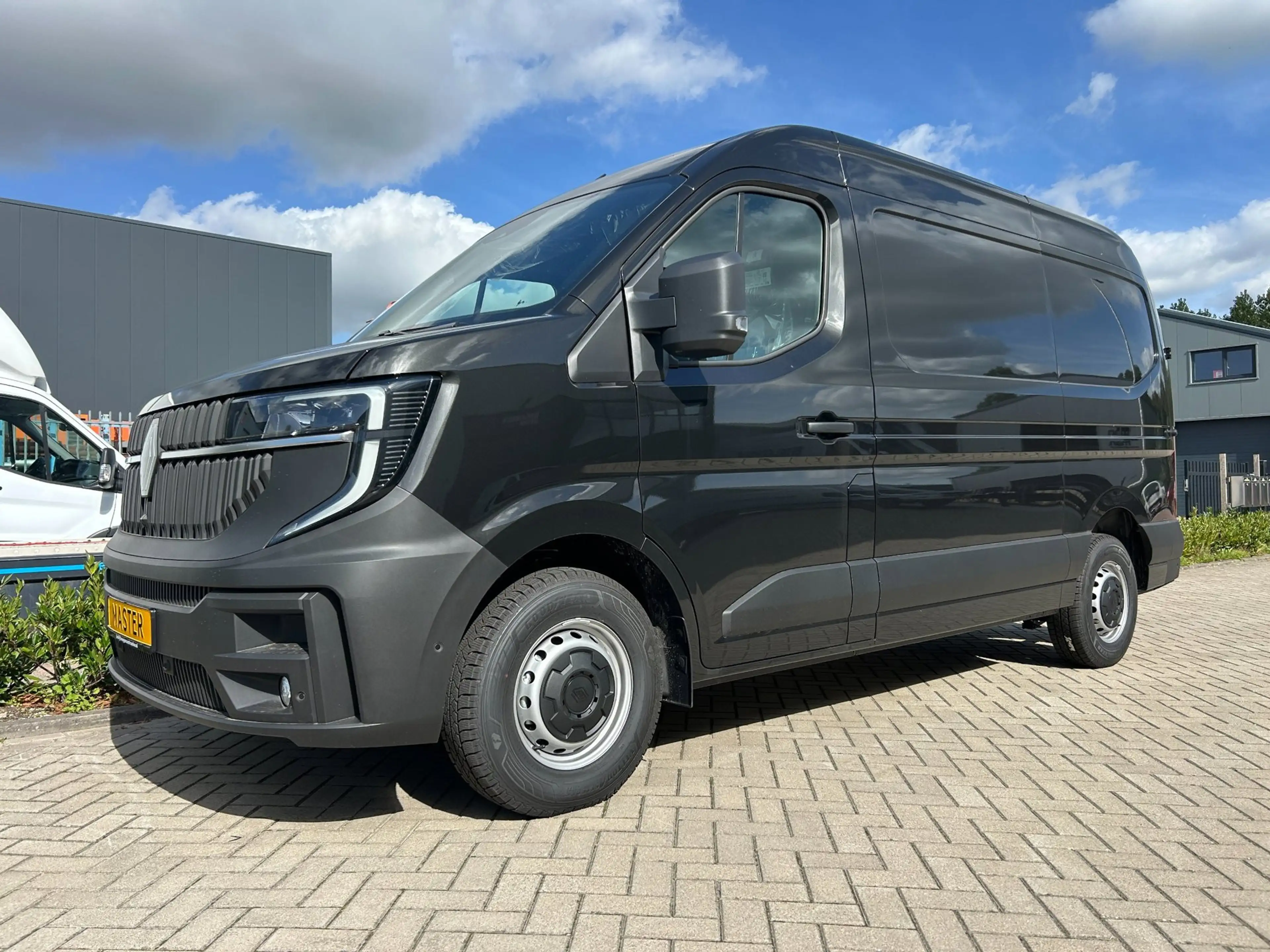Renault Master E-Tech T35 L2H2 Advance long range 87 kWh Trekhaak — photo 2