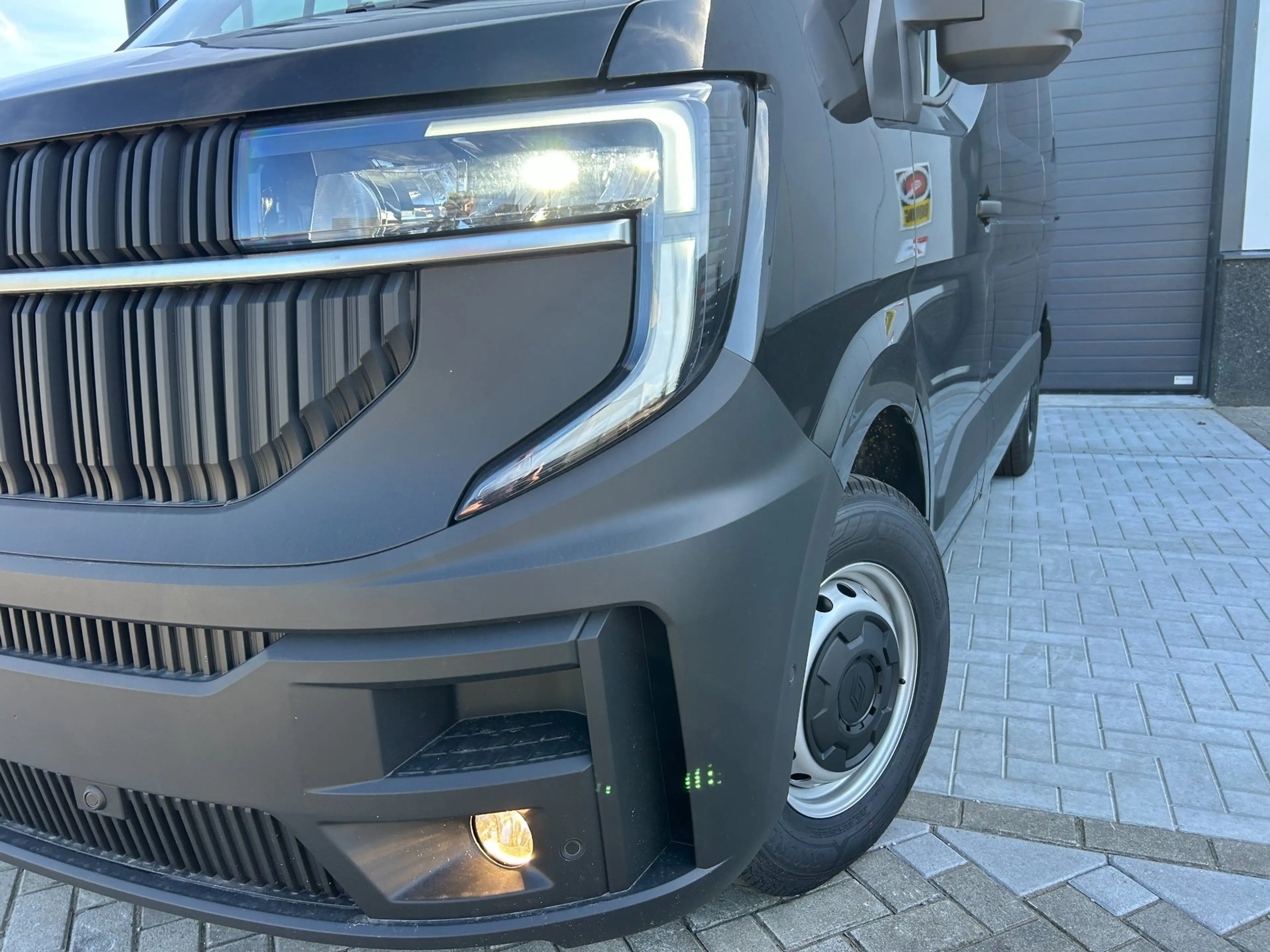 Renault Master E-Tech T35 L2H2 Advance long range 87 kWh Trekhaak — photo 4