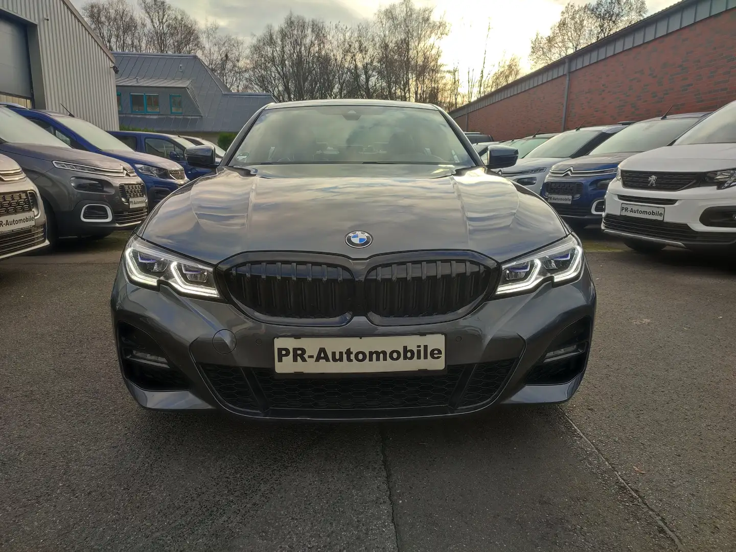 BMW 320 320d xDrive M Sport Automatik/Navi/Leder/PDC+Cam Grau - 2