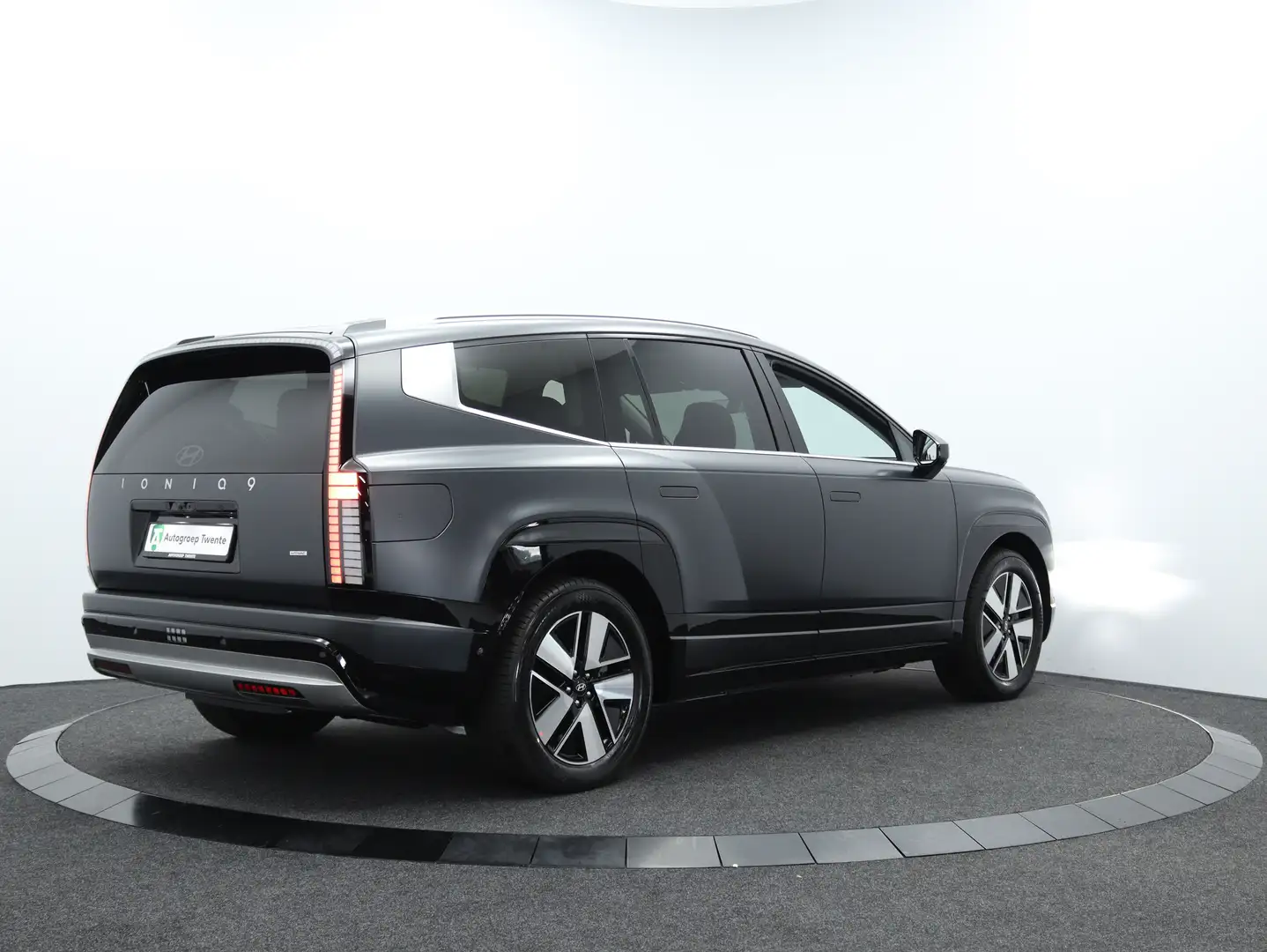 Hyundai IONIQ 9 110.3 kWh AWD Connect+ Automaat (Nocturne Gray) Grijs - 2