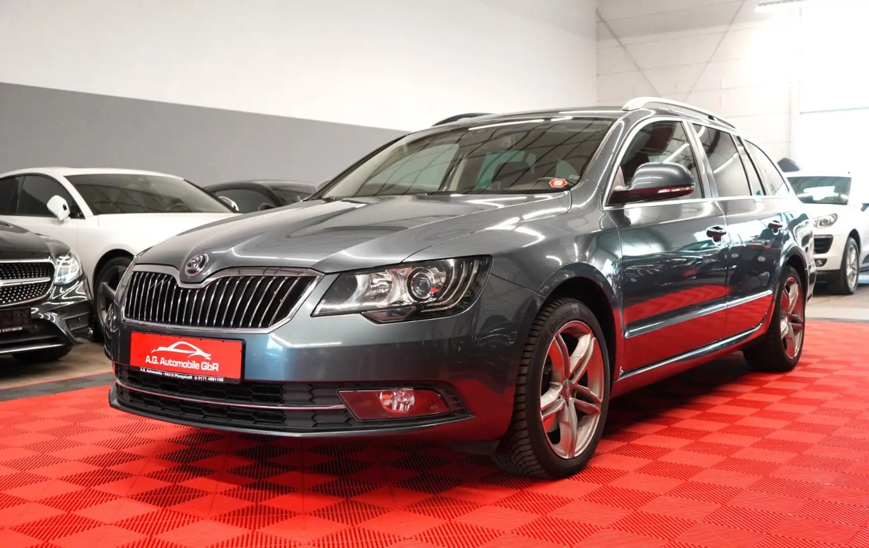 Skoda Superb SuperB 2.0 TDI DSG 4x4 Exclusive *2.Hand* Šedá - 1