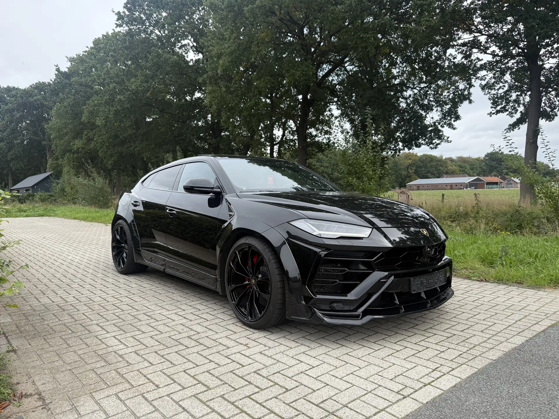 람보르기니 우루스 4.0 V8 Biturbo 2018 검정 사진 3