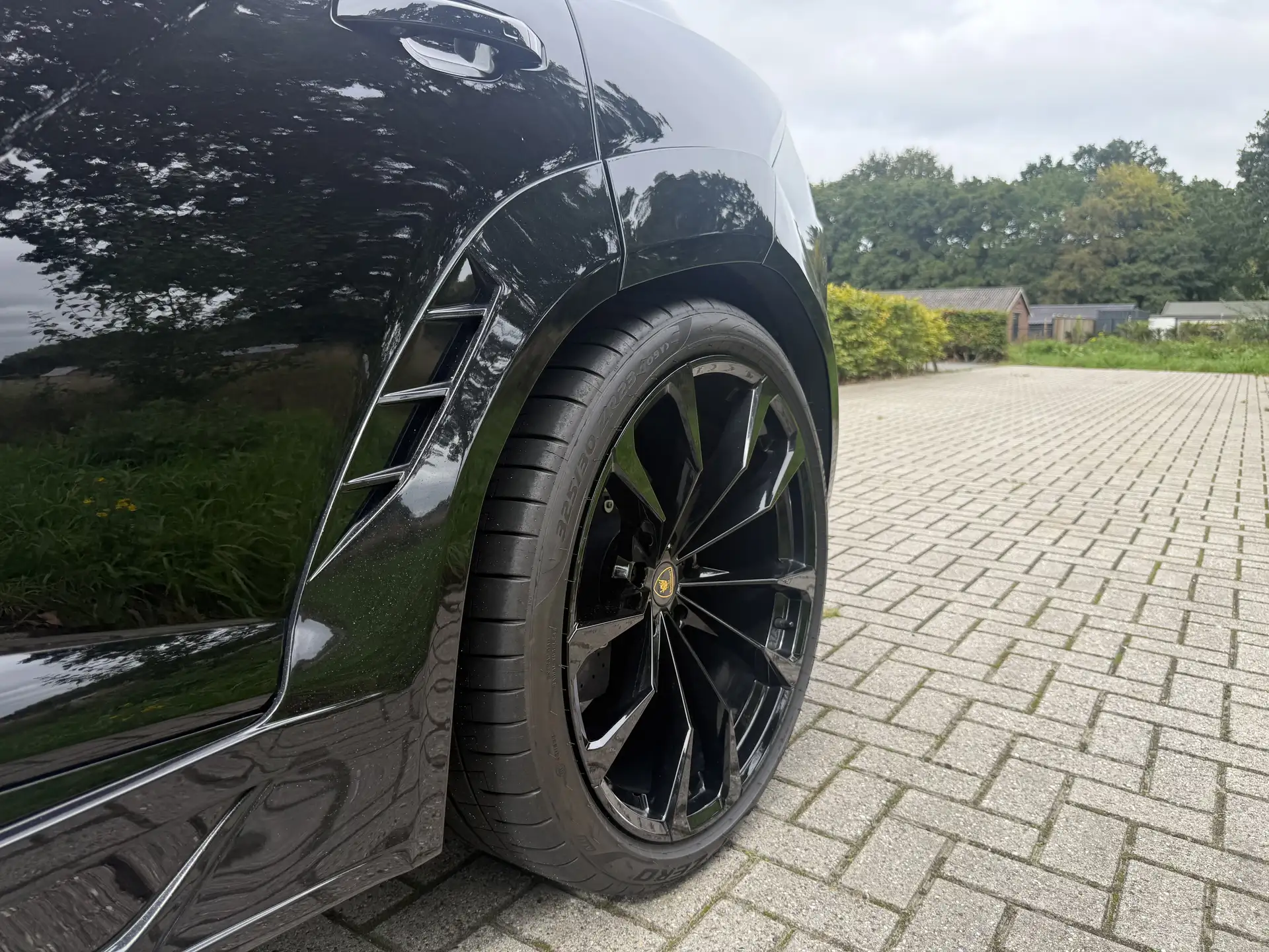 람보르기니 우루스 4.0 V8 Biturbo 2018 검정 사진 7