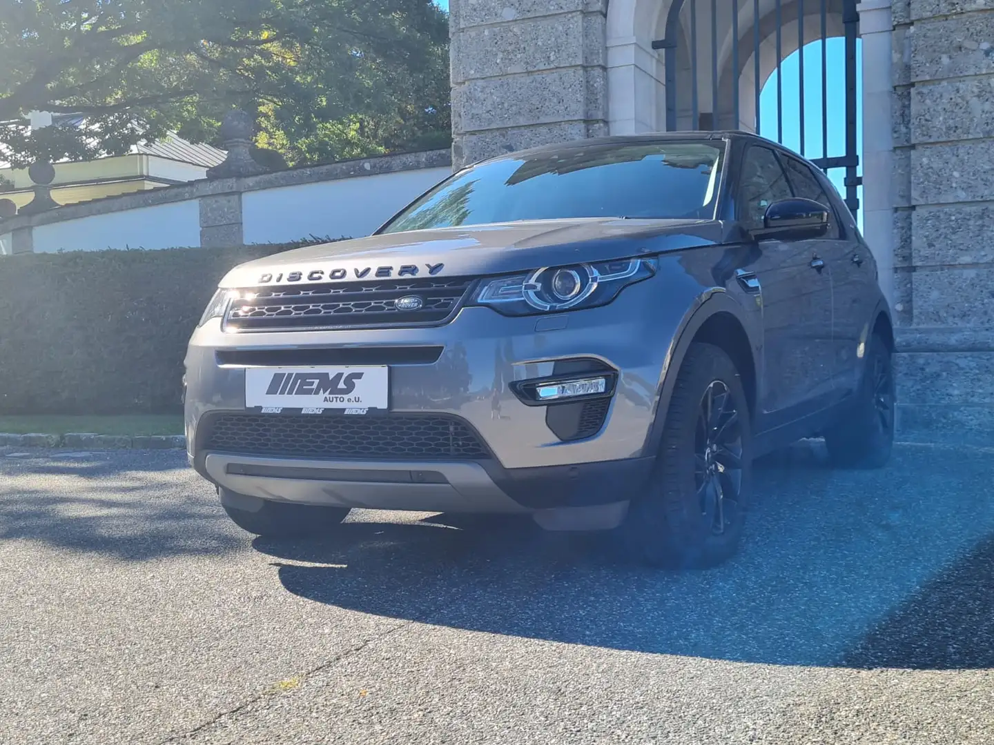 Land Rover Discovery Sport SE AWD *NUR 74tkm*ALLRAD*KAMERA*PICKERL NEU*TOP* Grau - 2