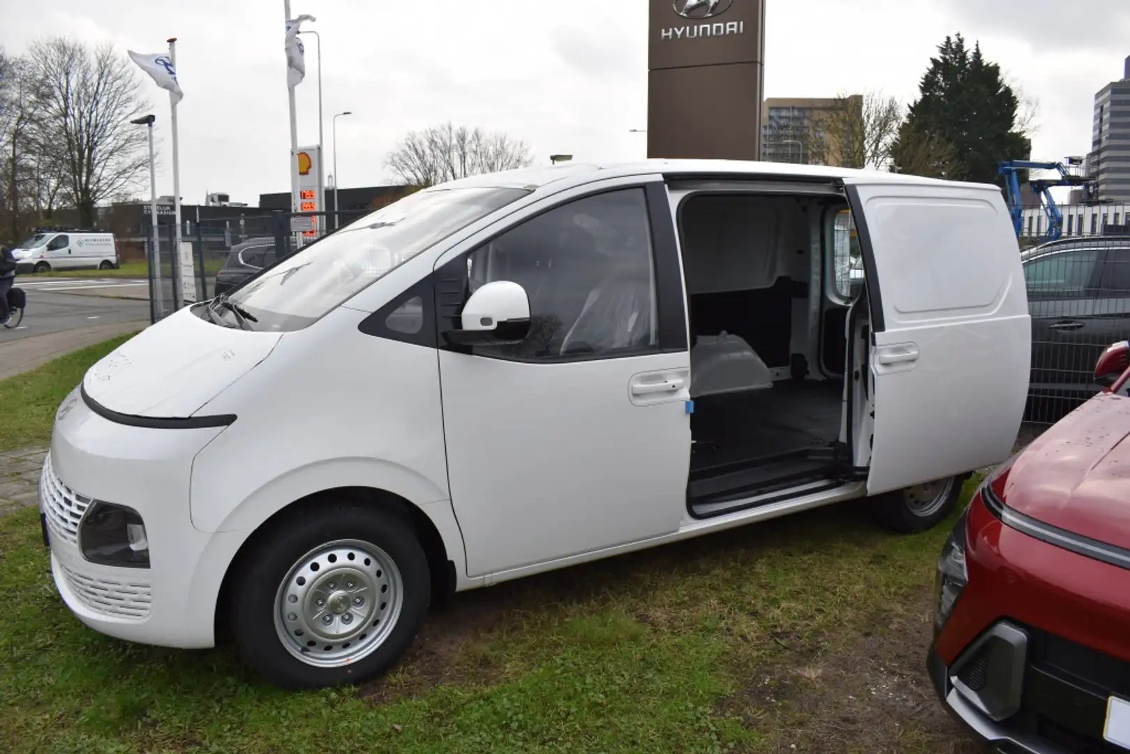 Hyundai STARIA 1.6 T-GDI HEV 160pk / Navi / Schuifdeuren / Automa Wit - 2