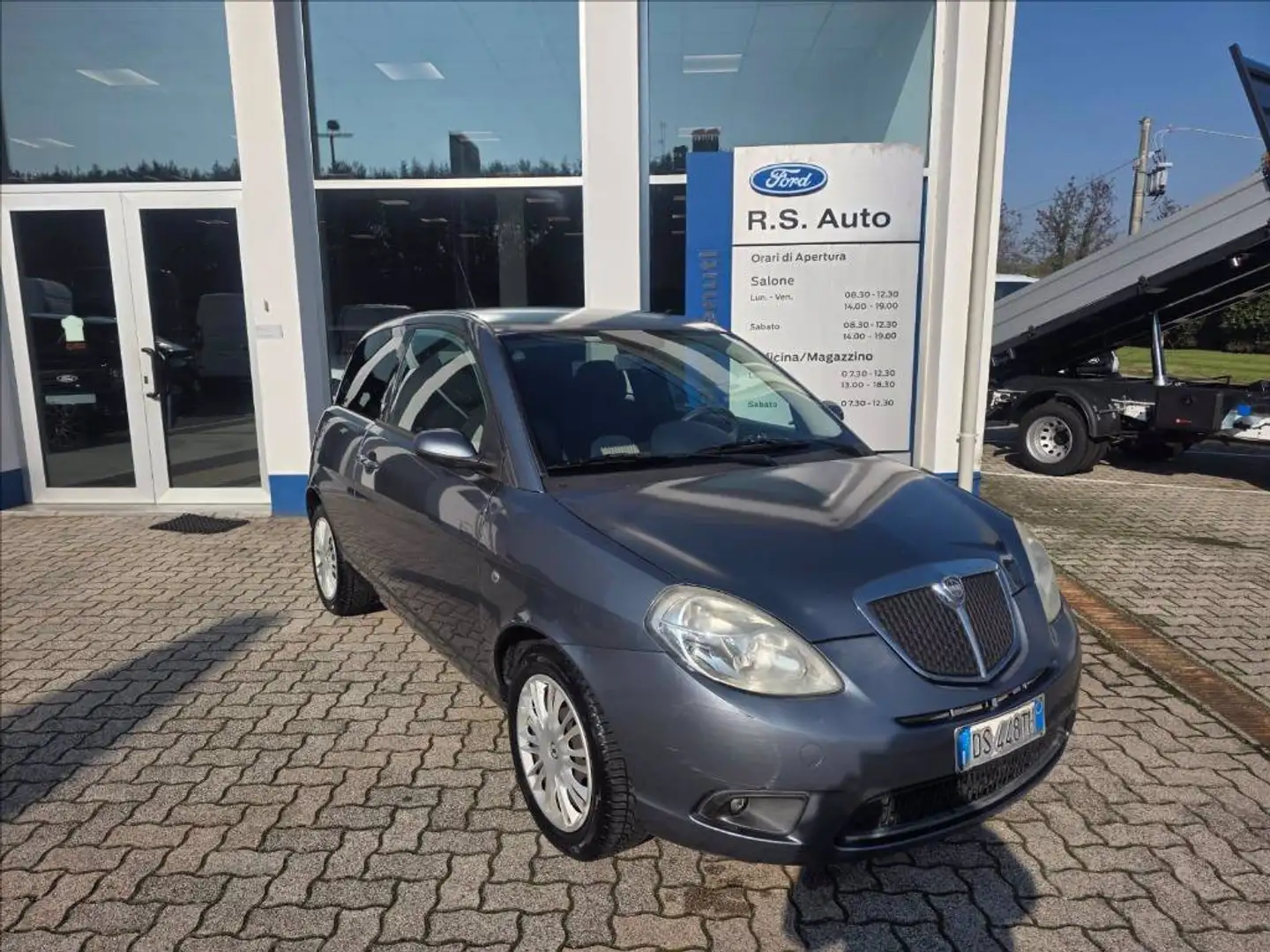 Lancia Ypsilon 1.2 8v Argento Gris - 1