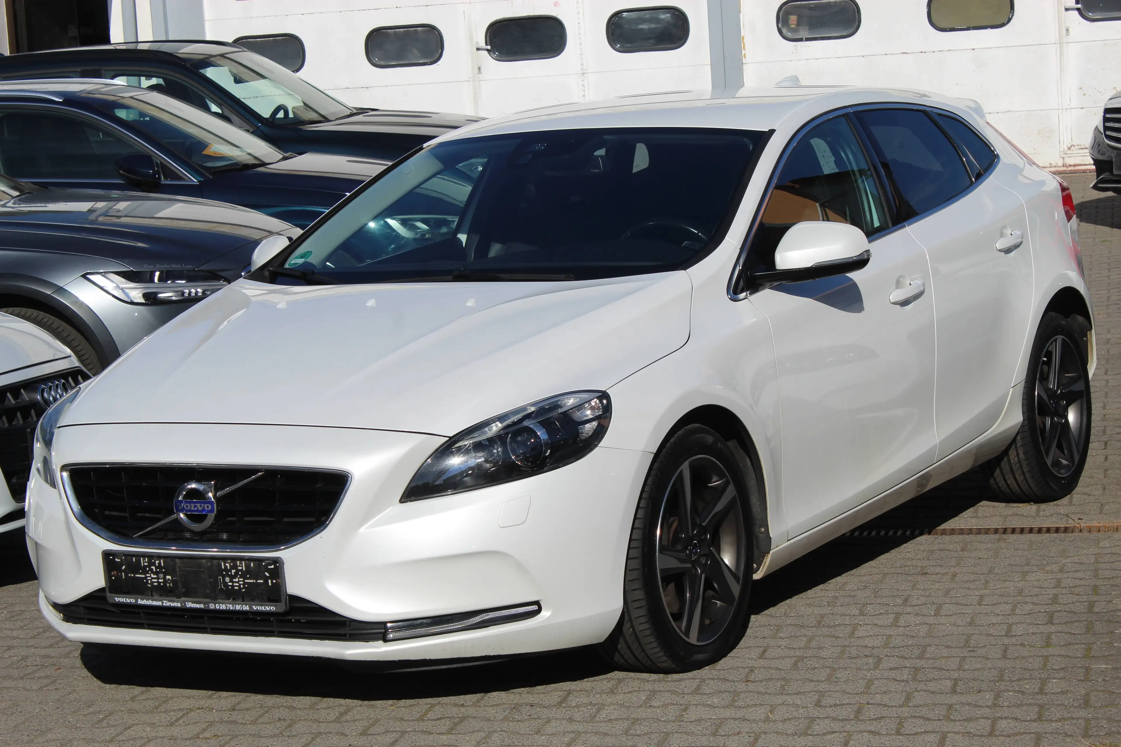 Volvo V40 Momentum — photo 3