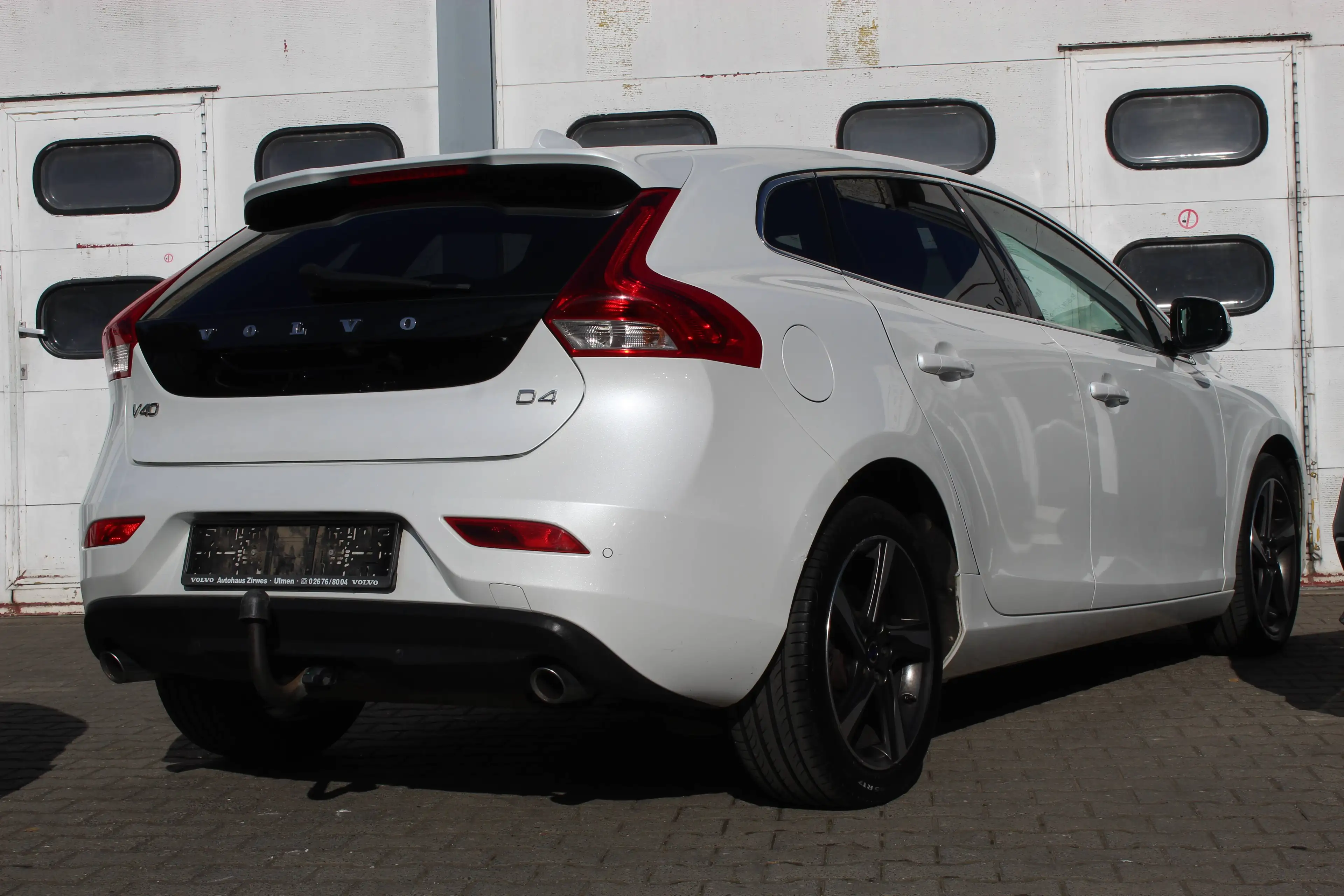 Volvo V40 Momentum — photo 12