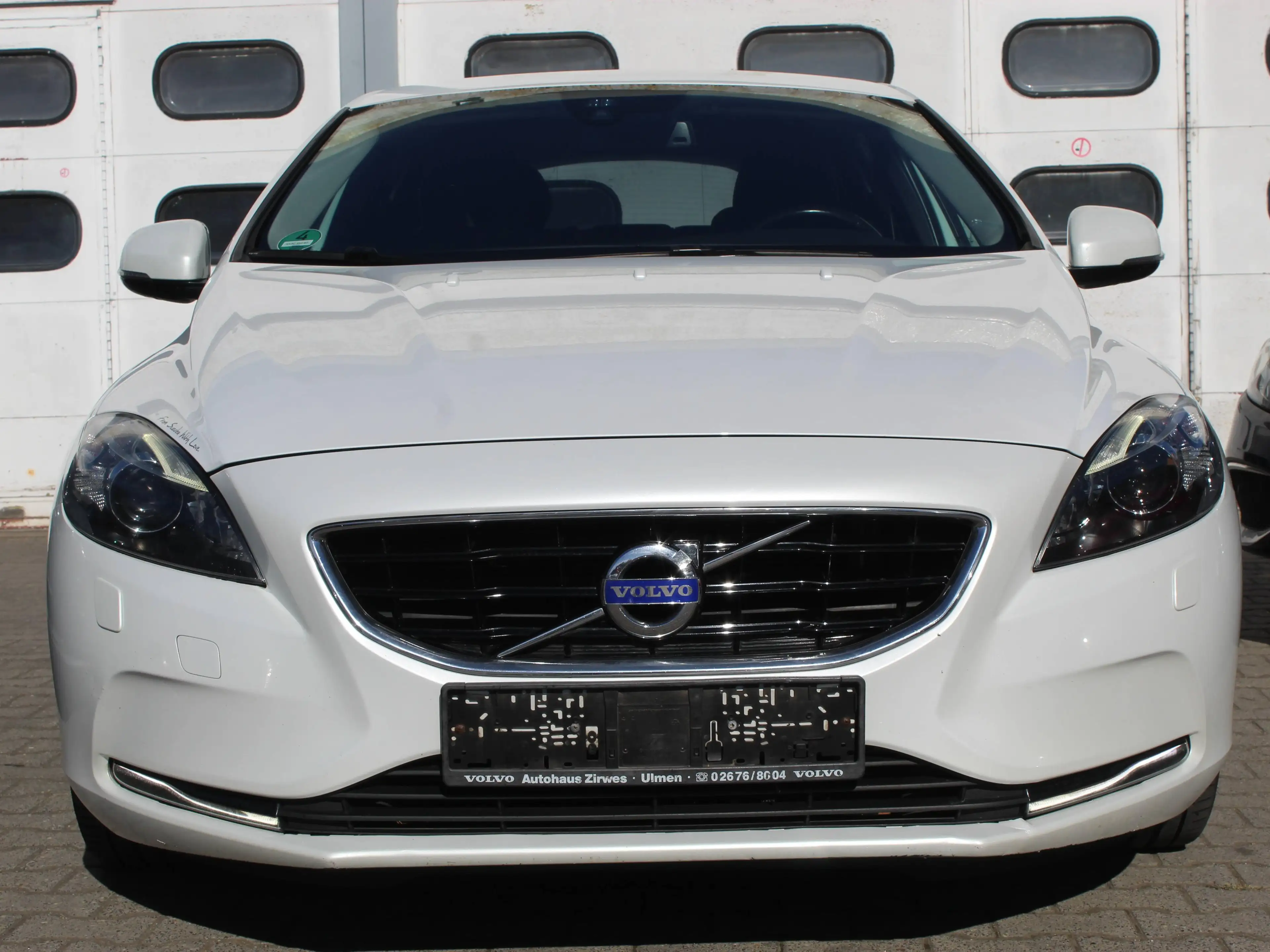 Volvo V40 Momentum — photo 2