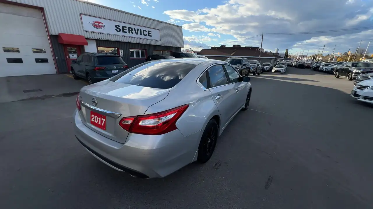 Nissan Altima снимка Nissan Altima