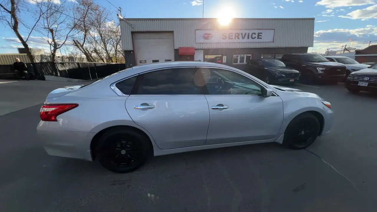 Nissan Altima снимка Nissan Altima