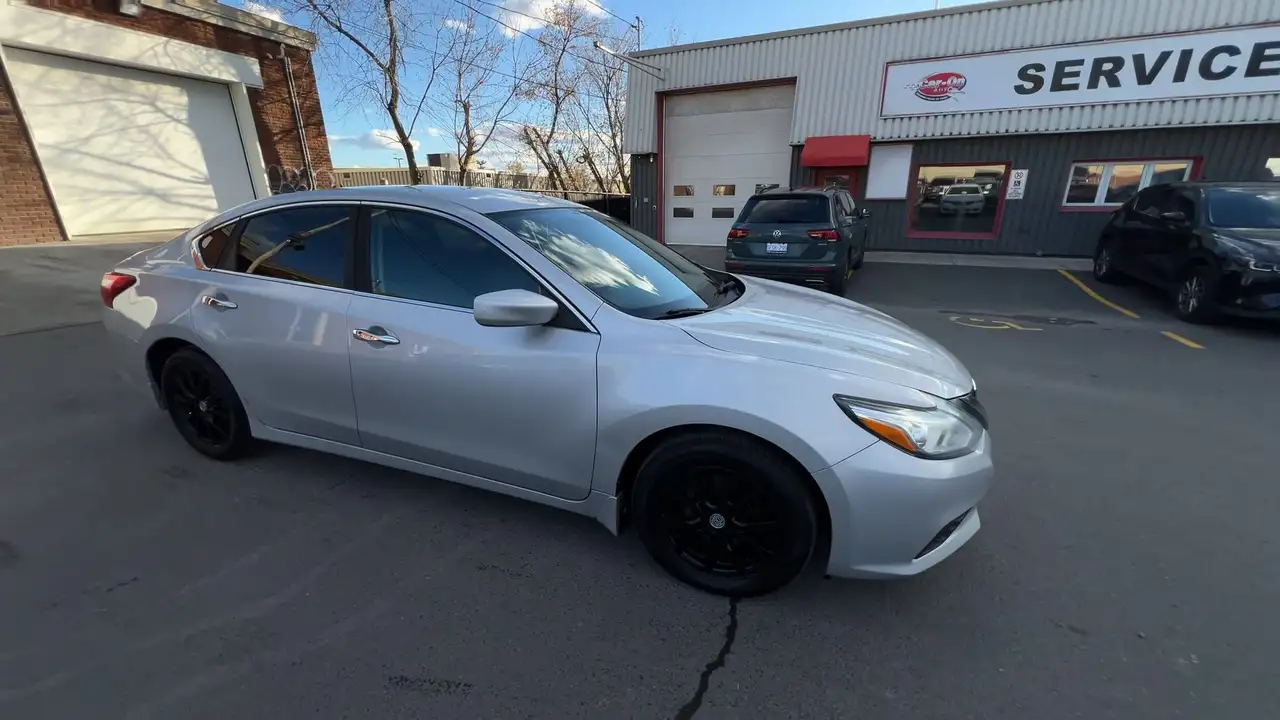 Nissan Altima снимка Nissan Altima