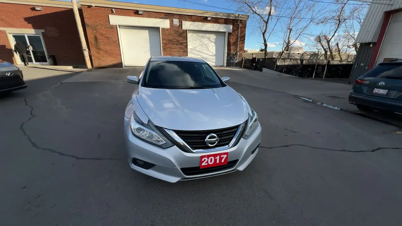 Nissan Altima снимка Nissan Altima