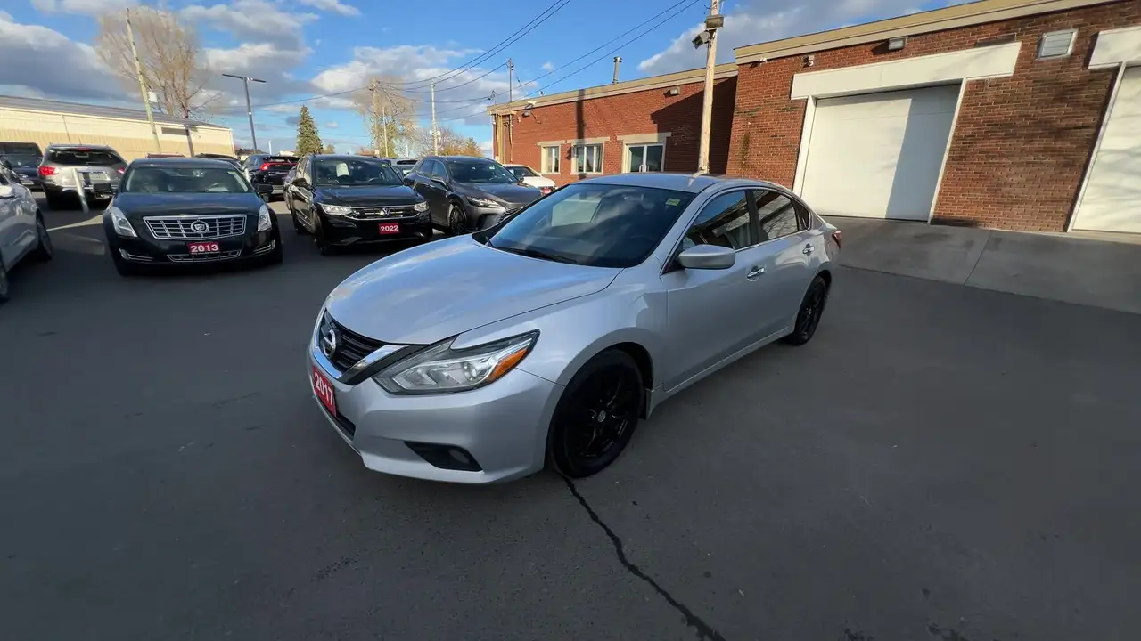 Nissan Altima снимка Nissan Altima