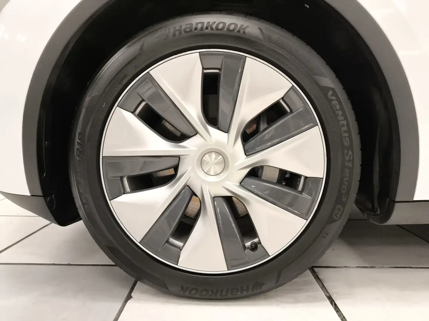 Tesla Model Y RWD Blanc - 2