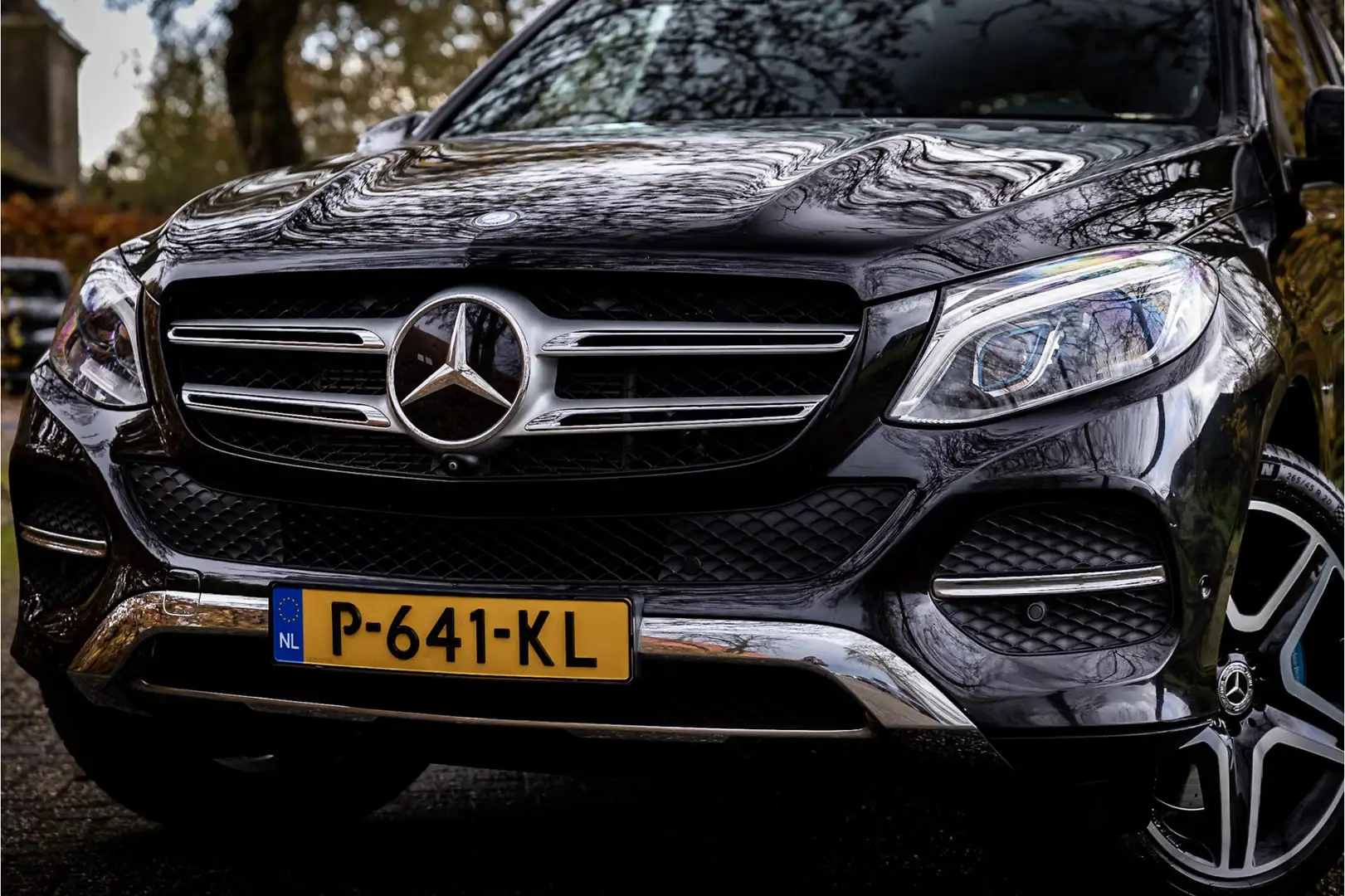 Mercedes-Benz GLE 500 e 4MATIC AMG Line Panorama Airmatic Harman Kardon Černá - 2