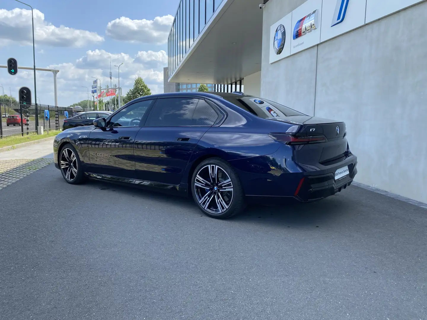 BMW i7 M70 xDrive 106 kWh | BMW Iconic Glow | Executive D Blauw - 2