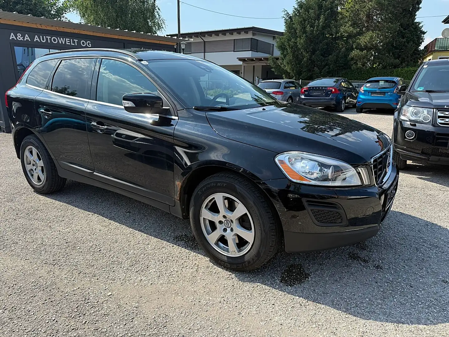Volvo XC60 D4 AWD Momentum FACELIFT *Servicegepflegt* Schwarz - 1