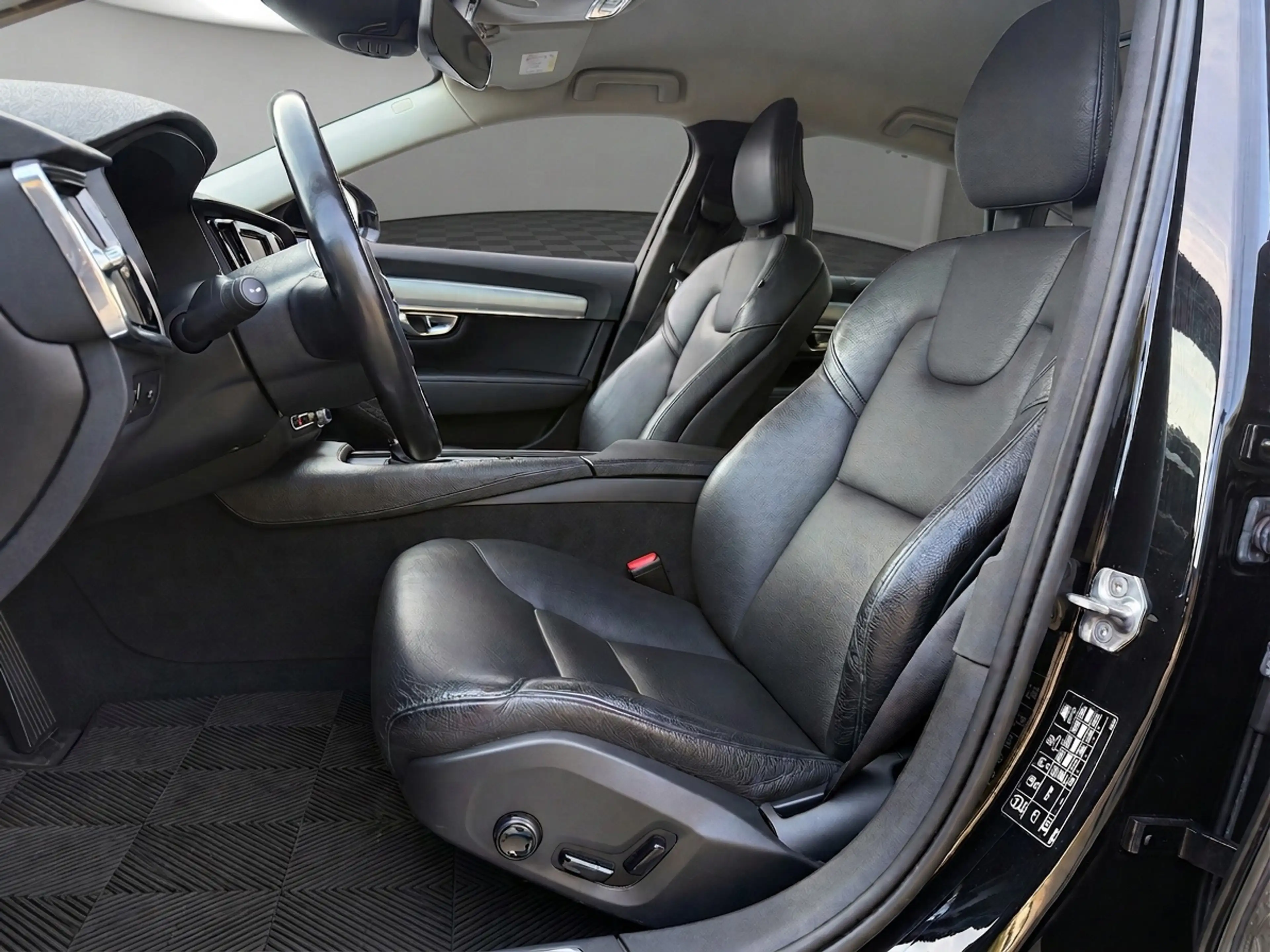 Volvo S90 2.0 T6 AWD Momentum+ — photo 15