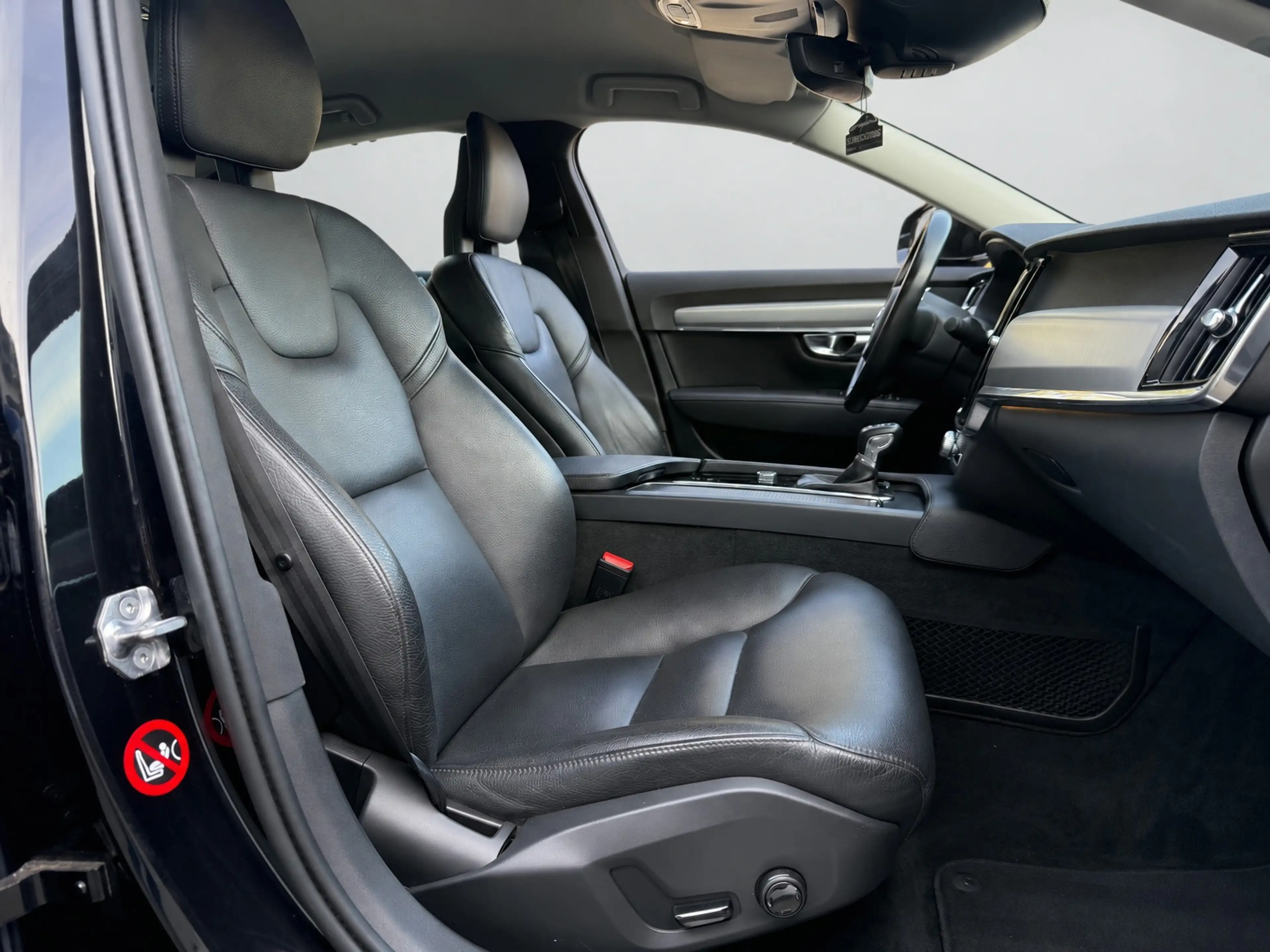 Volvo S90 2.0 T6 AWD Momentum+ — photo 14
