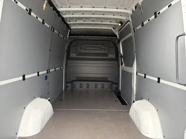Mercedes-Benz Sprinter view 3