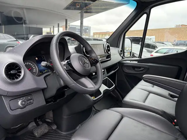 Mercedes-Benz Sprinter view 6