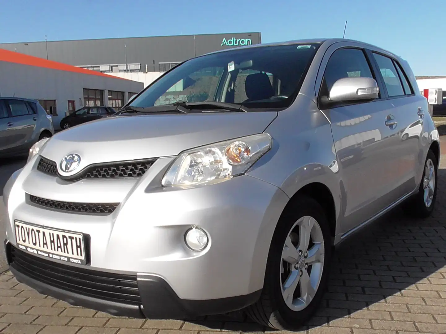 Toyota Urban Cruiser Alu,ESP,TRC,5türig,Klima,ZV-Funk.Freisprechanl. Gri - 1