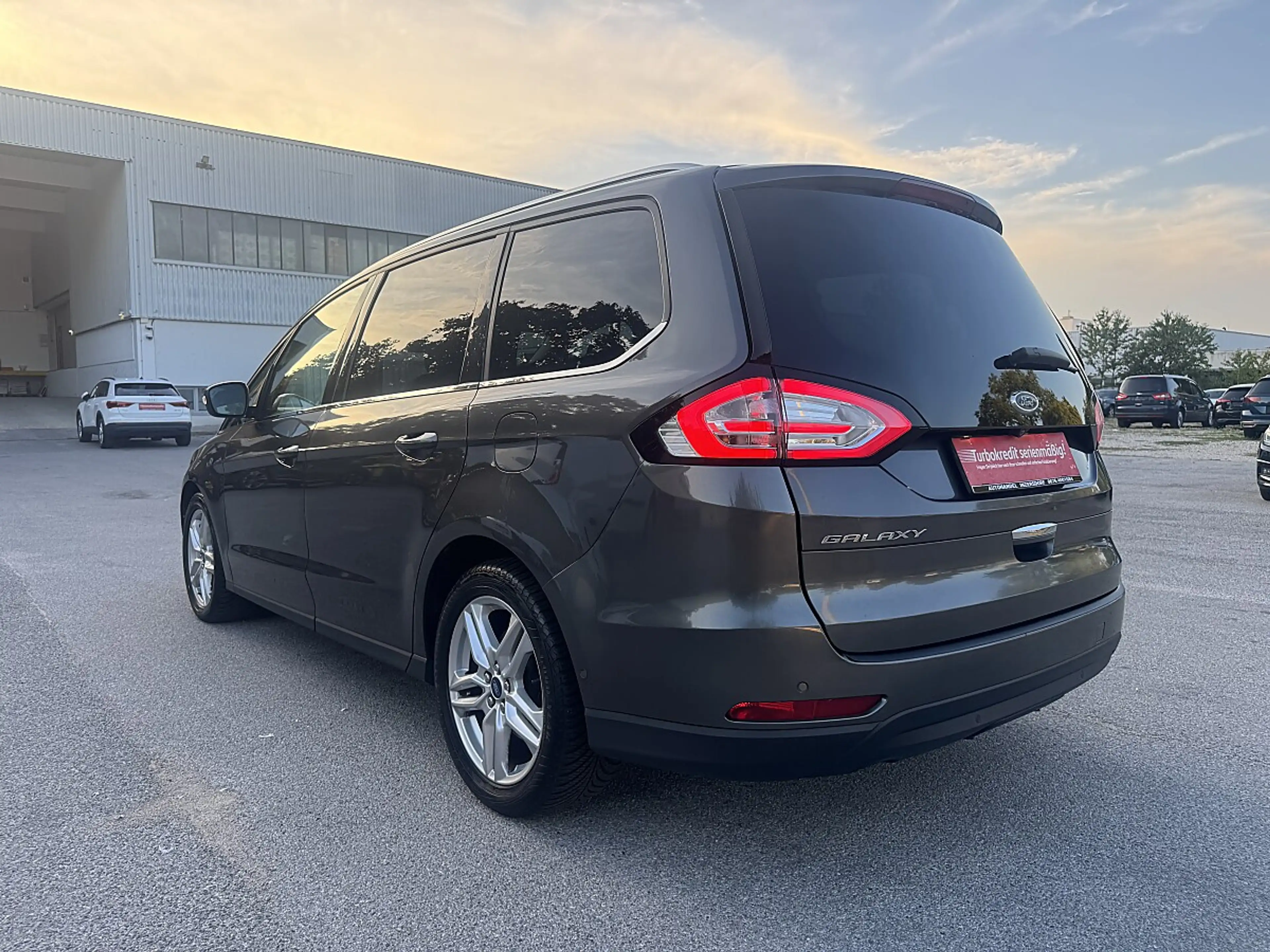 Ford Galaxy 2,0 TDCi Titanium Aut. / PANORAMA / AMBIENTE / ... — photo 4