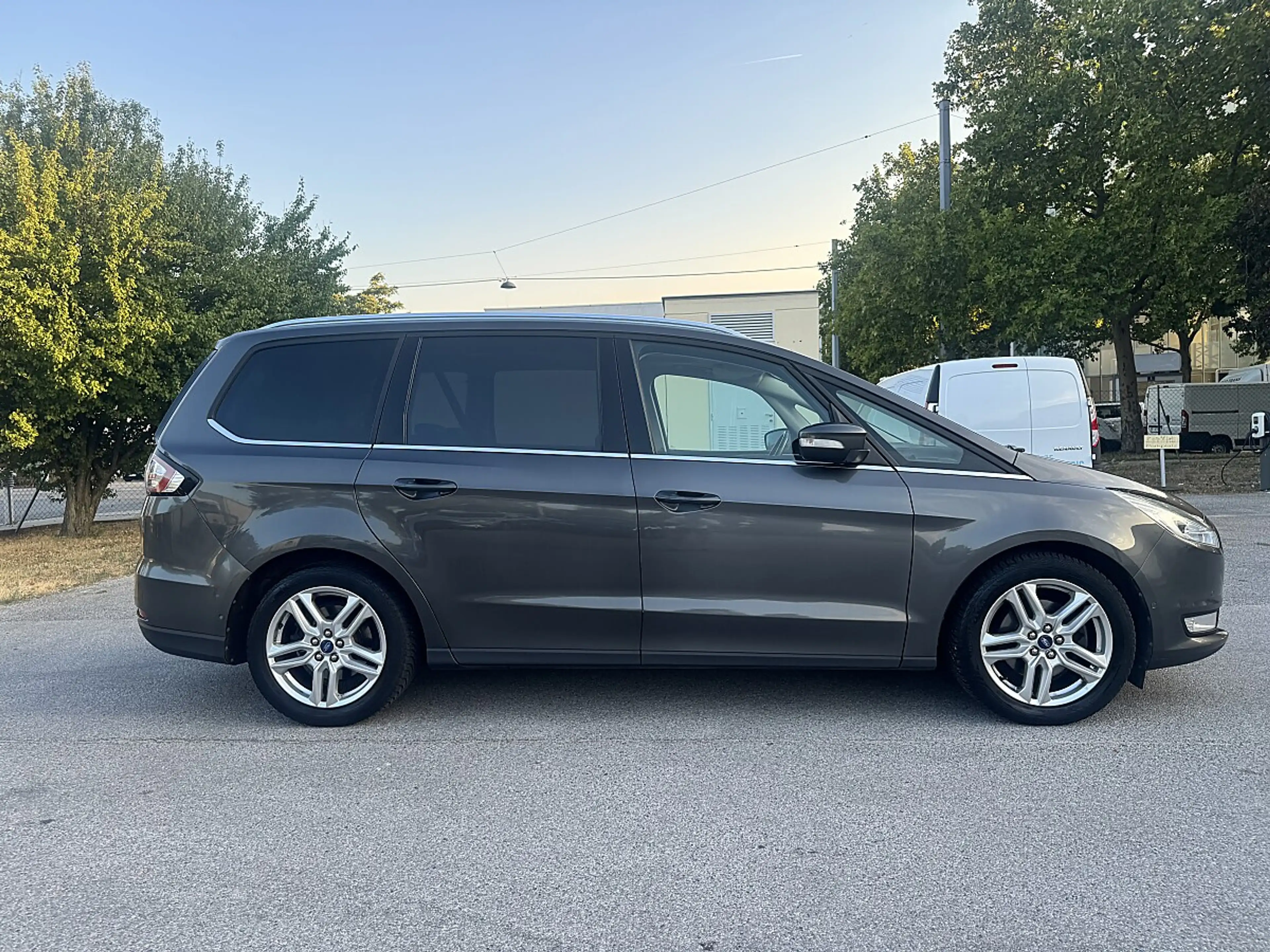 Ford Galaxy 2,0 TDCi Titanium Aut. / PANORAMA / AMBIENTE / ... — photo 7