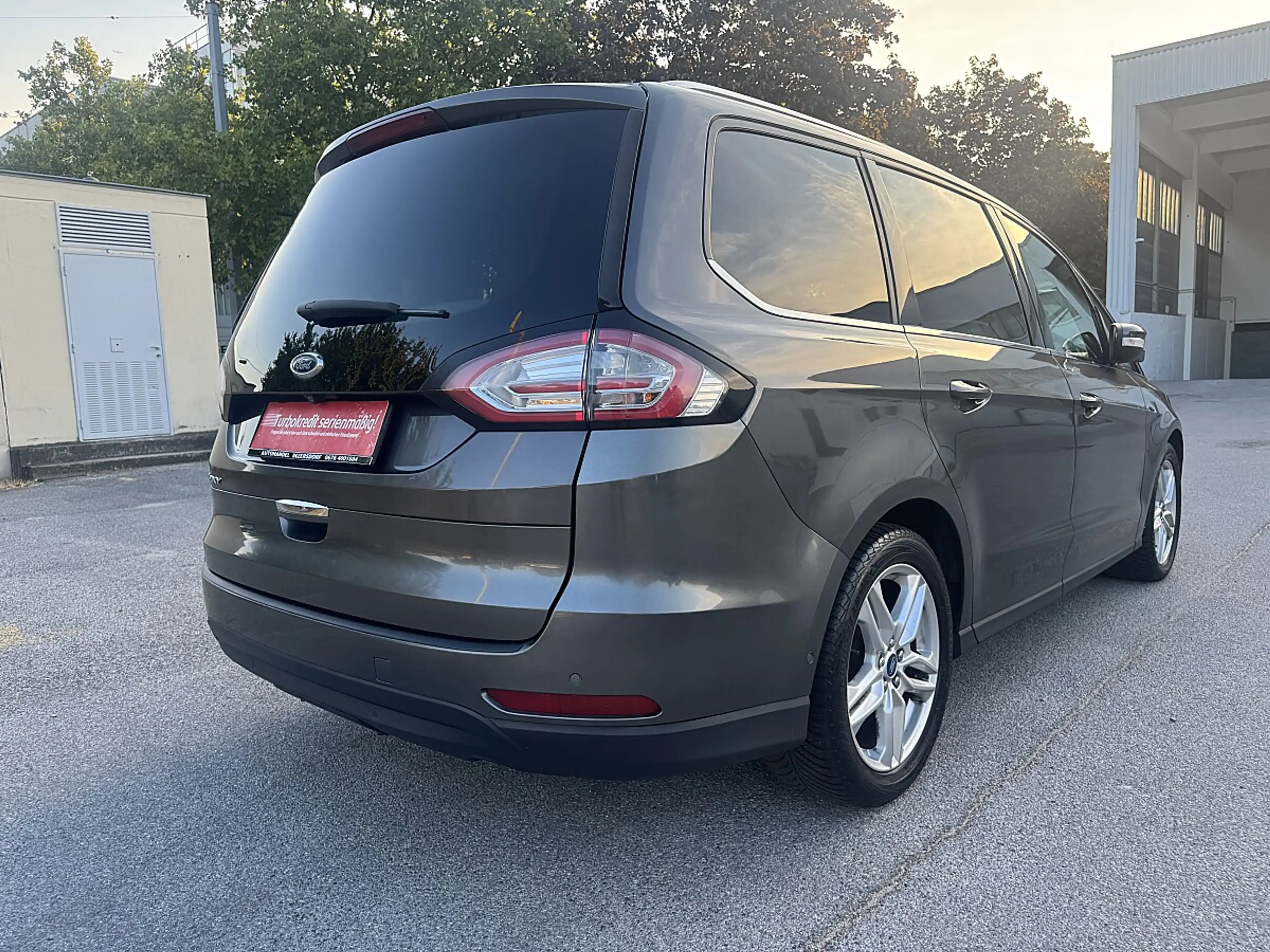 Ford Galaxy 2,0 TDCi Titanium Aut. / PANORAMA / AMBIENTE / ... — photo 6