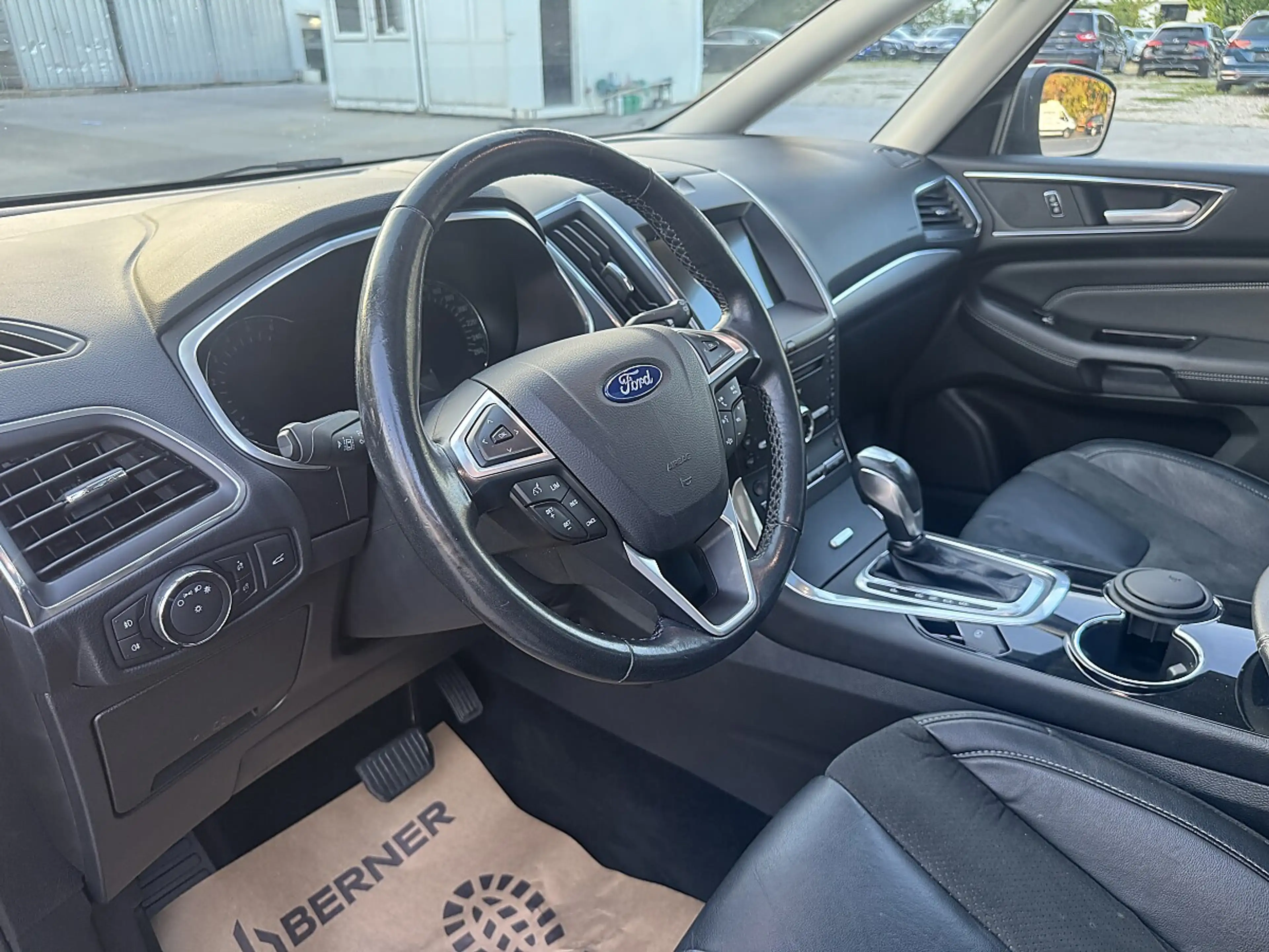 Ford Galaxy 2,0 TDCi Titanium Aut. / PANORAMA / AMBIENTE / ... — photo 15