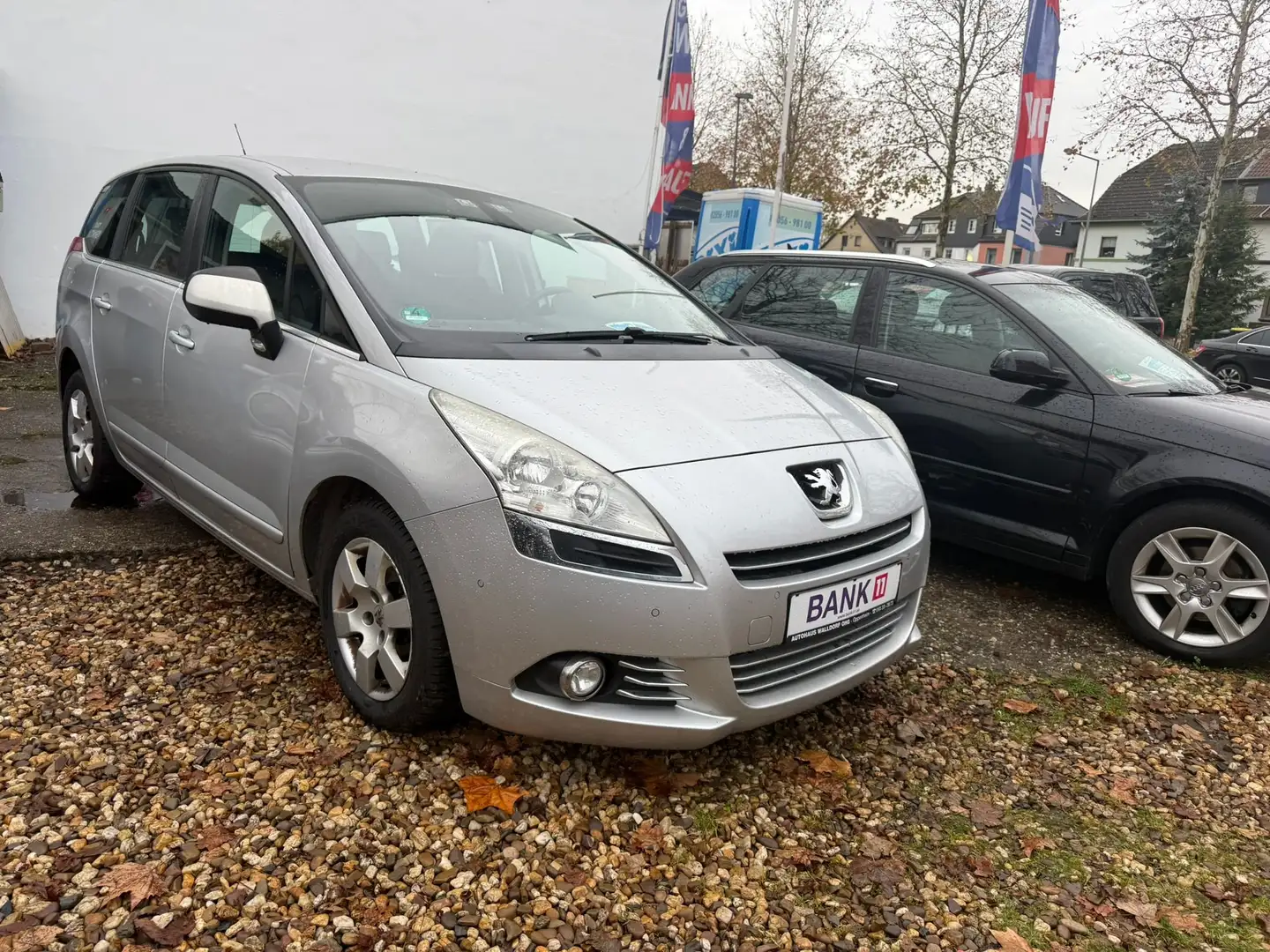 Peugeot 5008 1.6 *AHK* *7-Sitze* *Navi* TÜV 06/27 Silber - 1