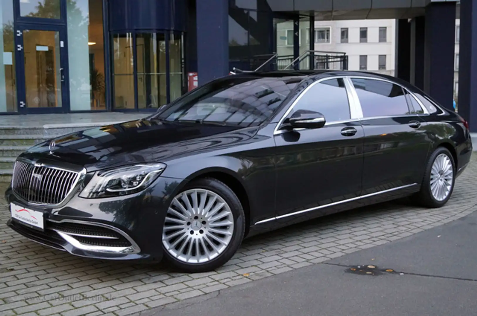 Mercedes-Benz S 560 Maybach 4Matic Exclusiv Nachtsicht Fond Entertainm Schwarz - 2