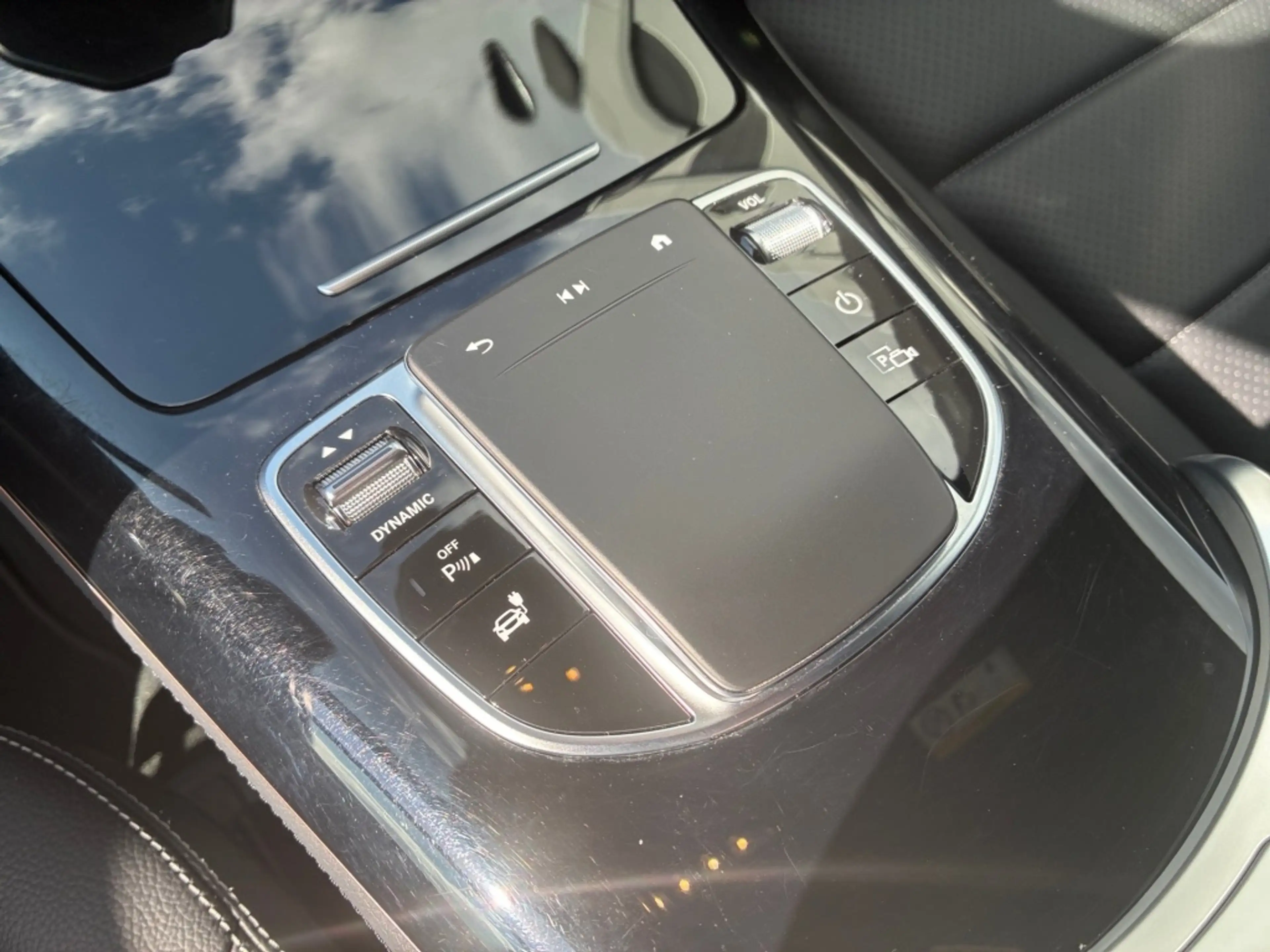 Mercedes-Benz EQC 400 4M AMBIENTE+HEAD-UP+KAMERA+MBEAM+CARPLAY — photo 27