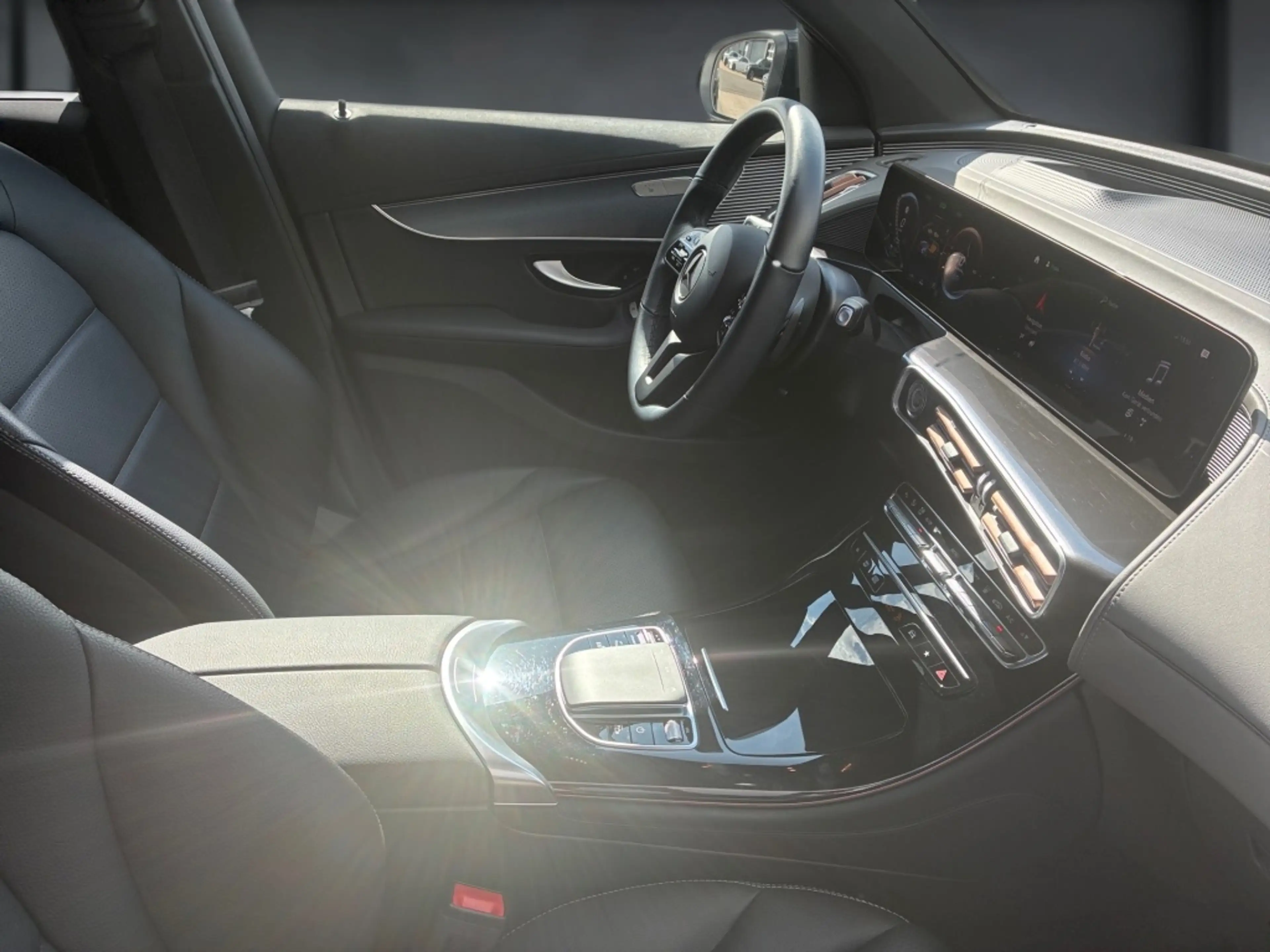 Mercedes-Benz EQC 400 4M AMBIENTE+HEAD-UP+KAMERA+MBEAM+CARPLAY — photo 17