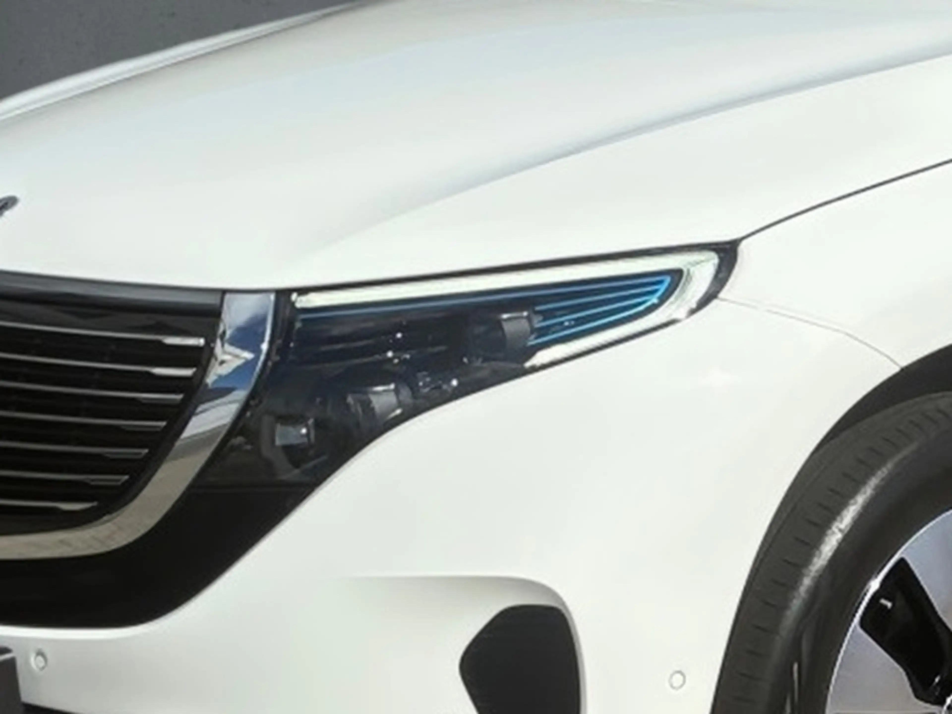 Mercedes-Benz EQC 400 4M AMBIENTE+HEAD-UP+KAMERA+MBEAM+CARPLAY — photo 2