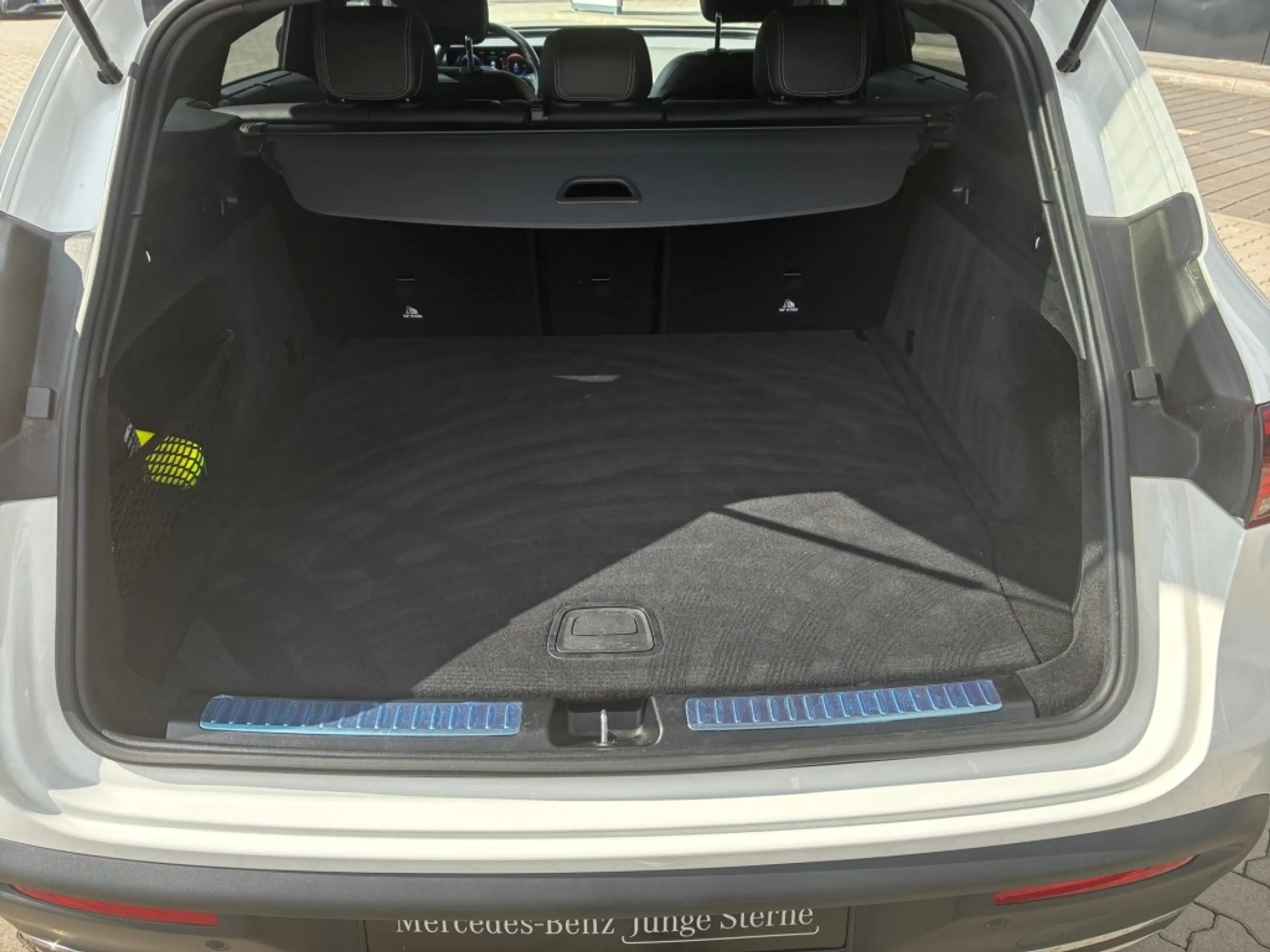 Mercedes-Benz EQC 400 4M AMBIENTE+HEAD-UP+KAMERA+MBEAM+CARPLAY — photo 10
