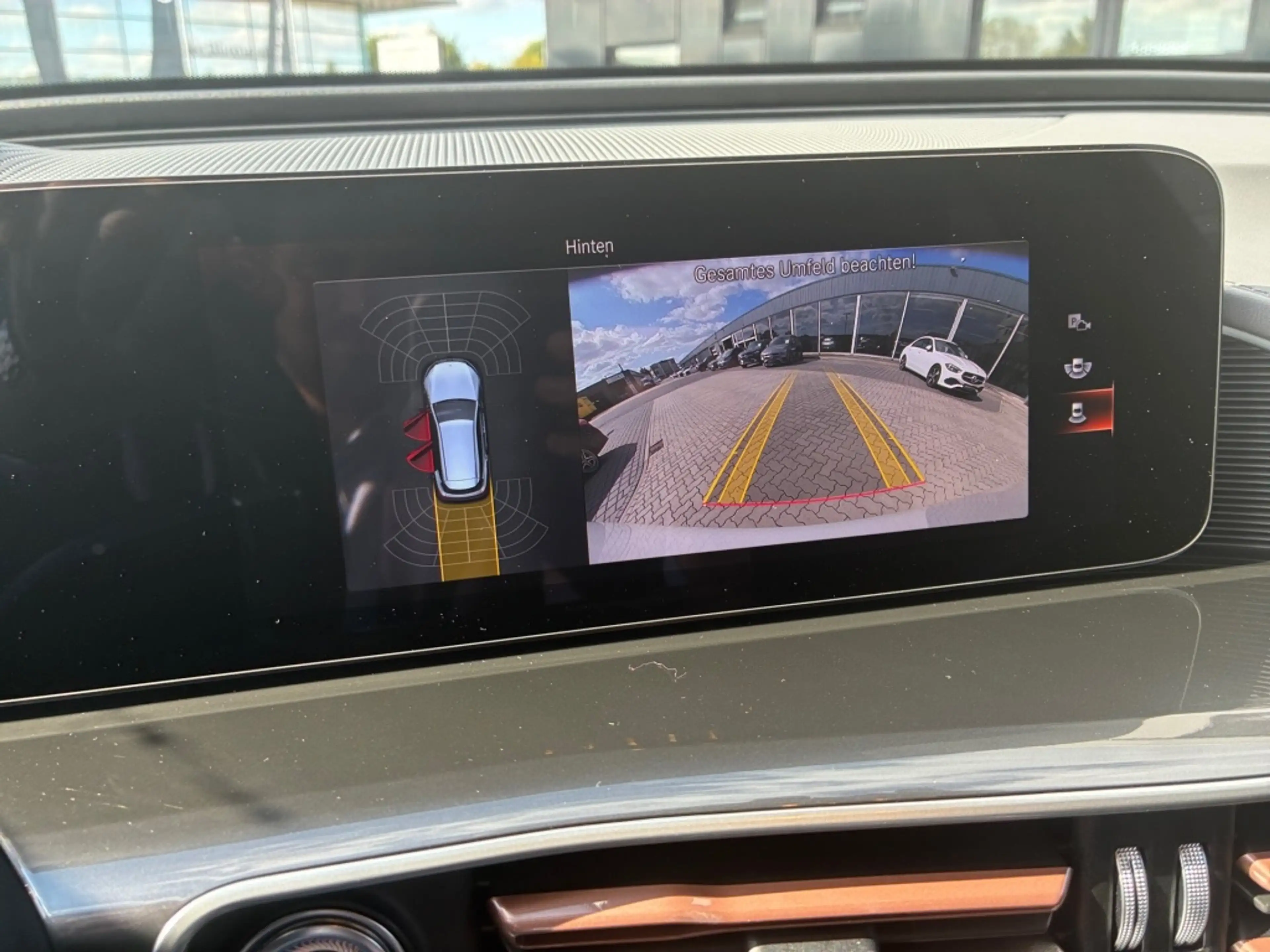 Mercedes-Benz EQC 400 4M AMBIENTE+HEAD-UP+KAMERA+MBEAM+CARPLAY — photo 25