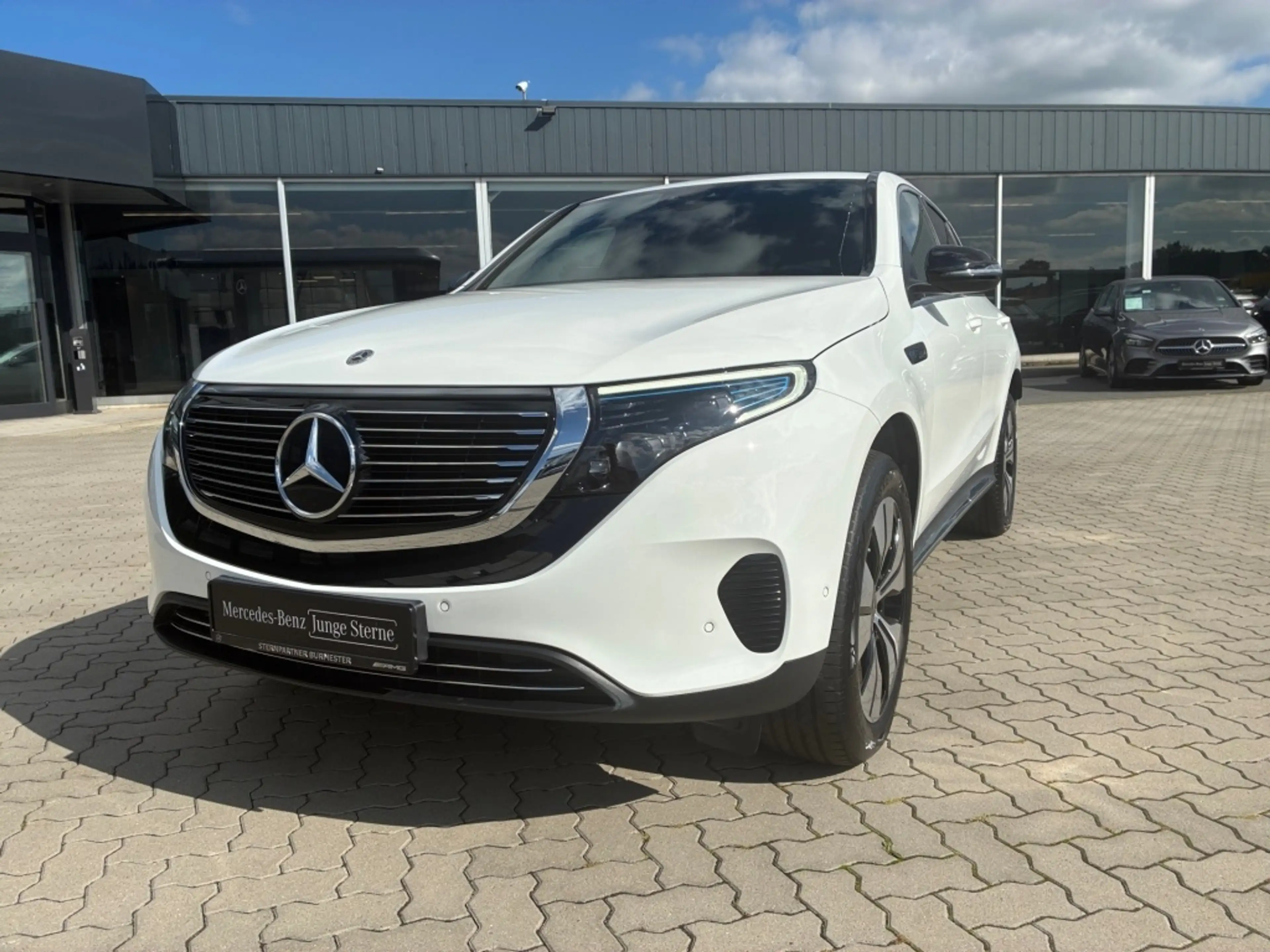 Mercedes-Benz EQC 400 4M AMBIENTE+HEAD-UP+KAMERA+MBEAM+CARPLAY — photo 5
