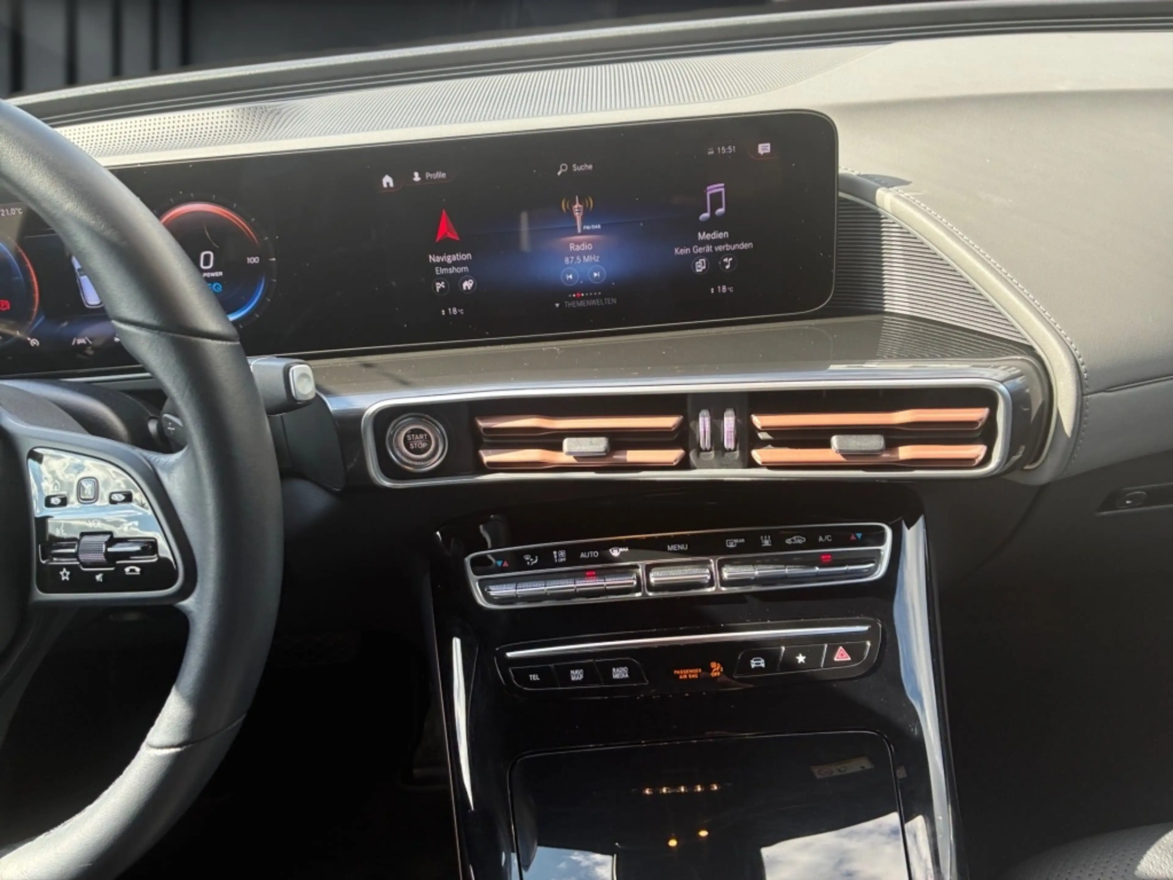 Mercedes-Benz EQC 400 4M AMBIENTE+HEAD-UP+KAMERA+MBEAM+CARPLAY — photo 16