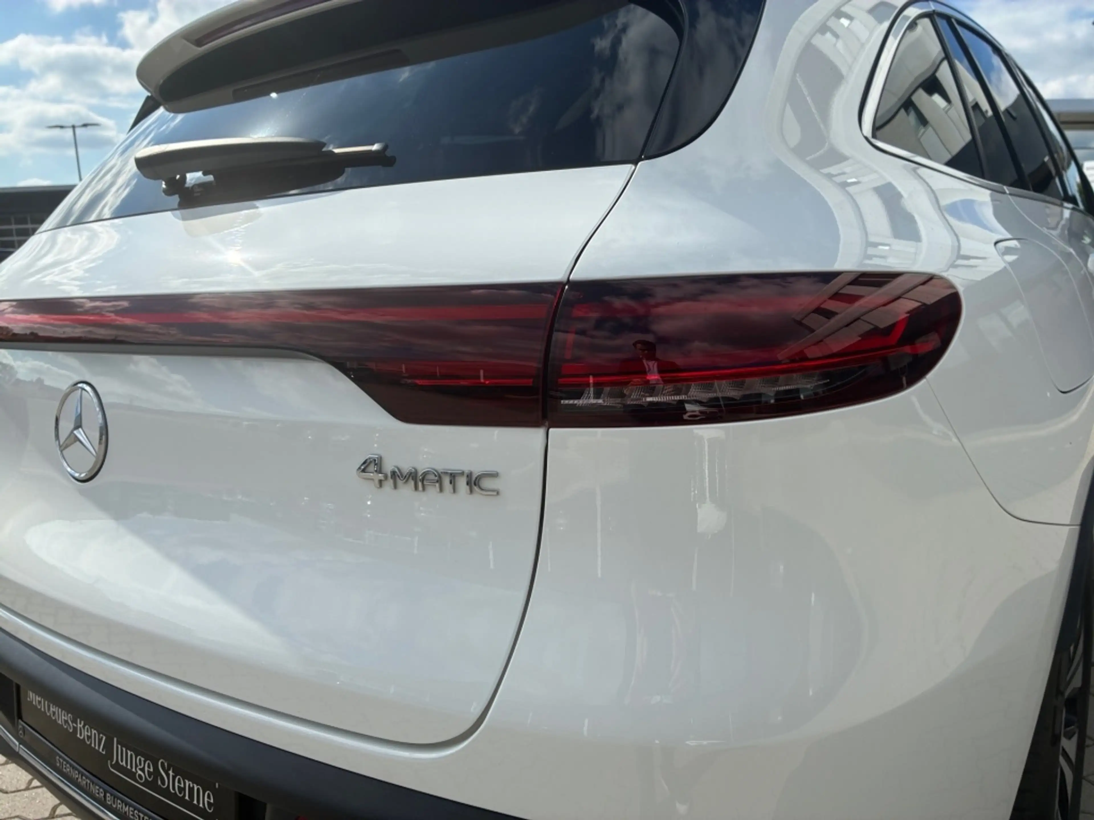 Mercedes-Benz EQC 400 4M AMBIENTE+HEAD-UP+KAMERA+MBEAM+CARPLAY — photo 11