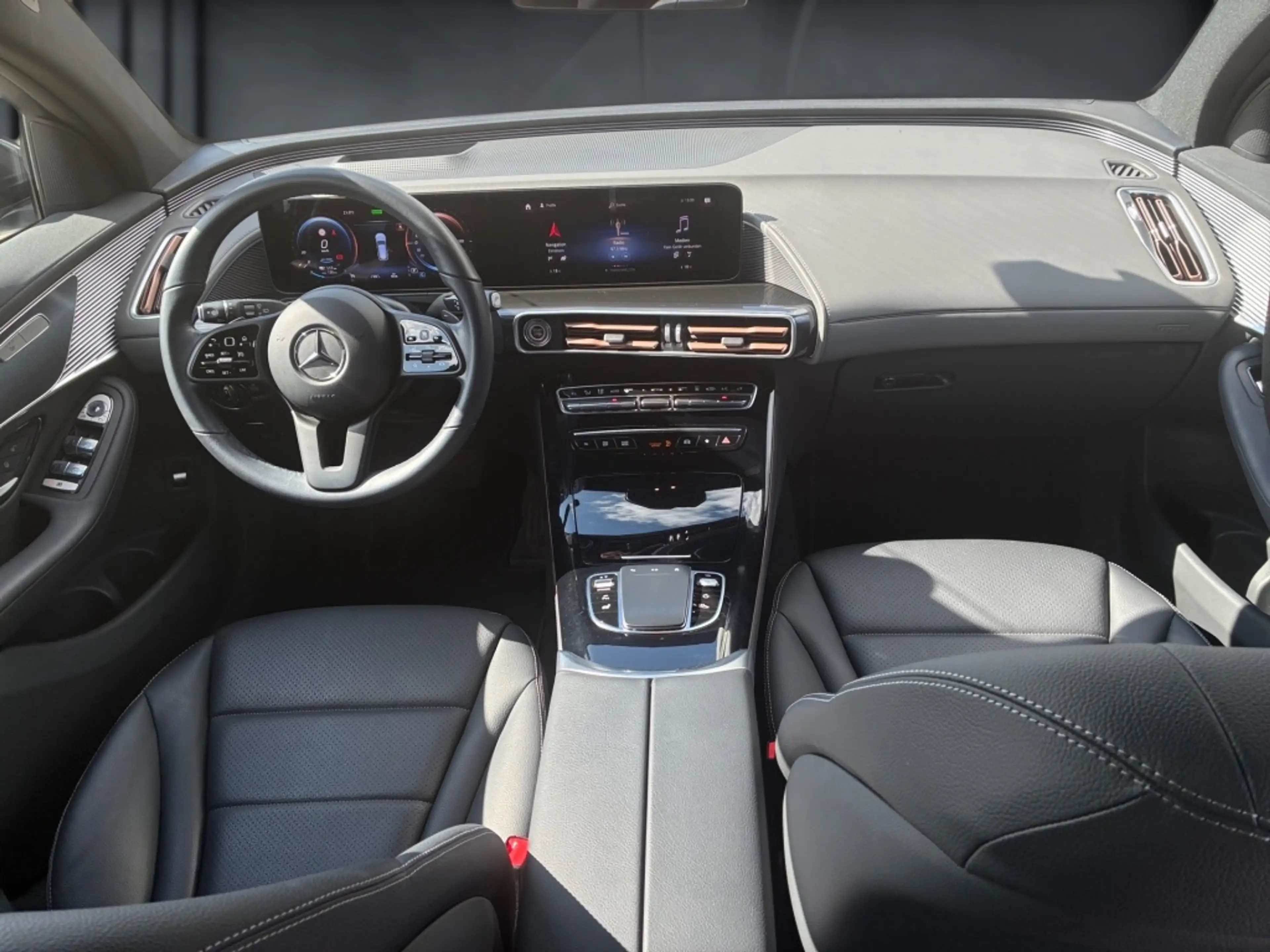 Mercedes-Benz EQC 400 4M AMBIENTE+HEAD-UP+KAMERA+MBEAM+CARPLAY — photo 15