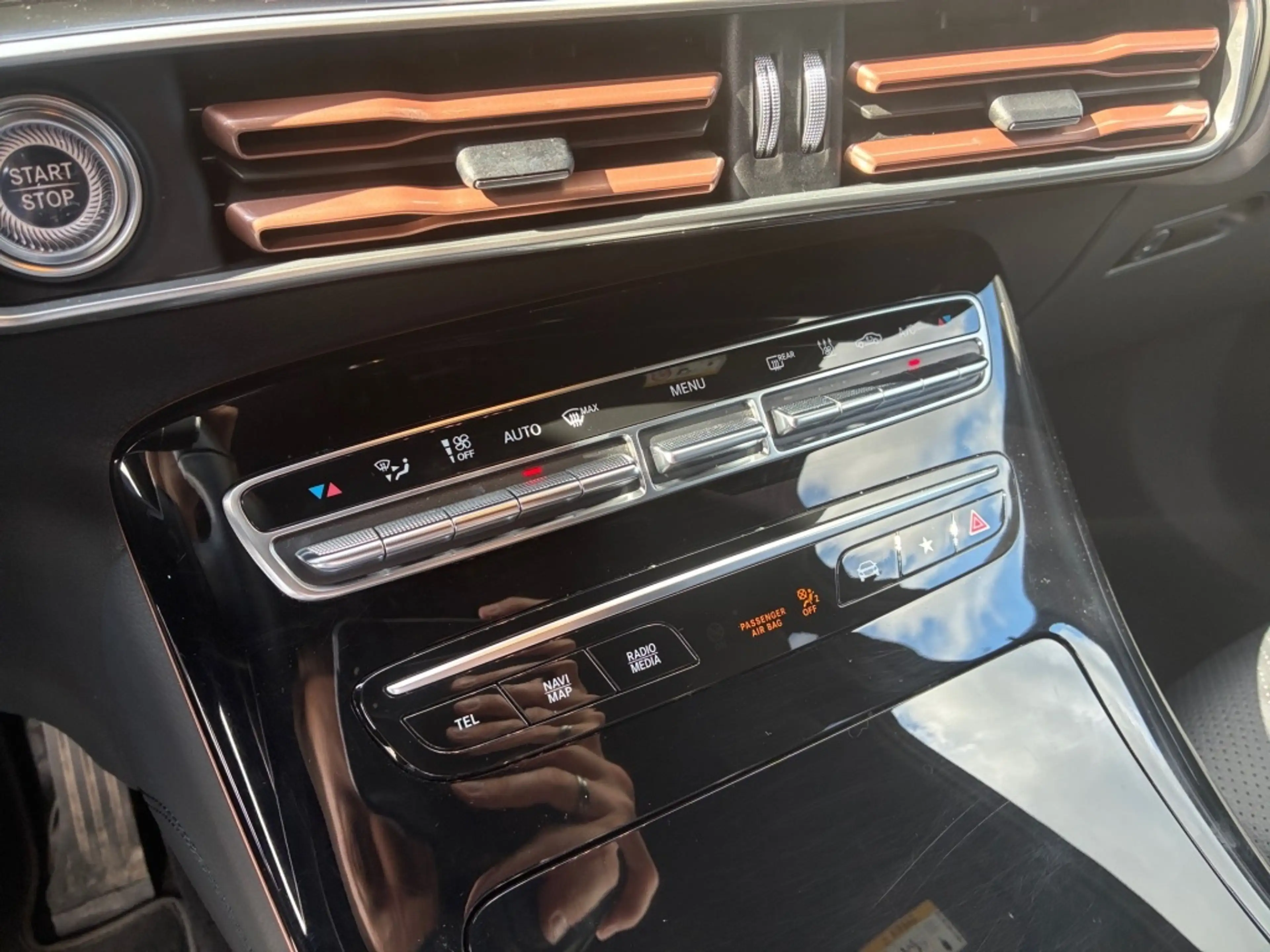 Mercedes-Benz EQC 400 4M AMBIENTE+HEAD-UP+KAMERA+MBEAM+CARPLAY — photo 26