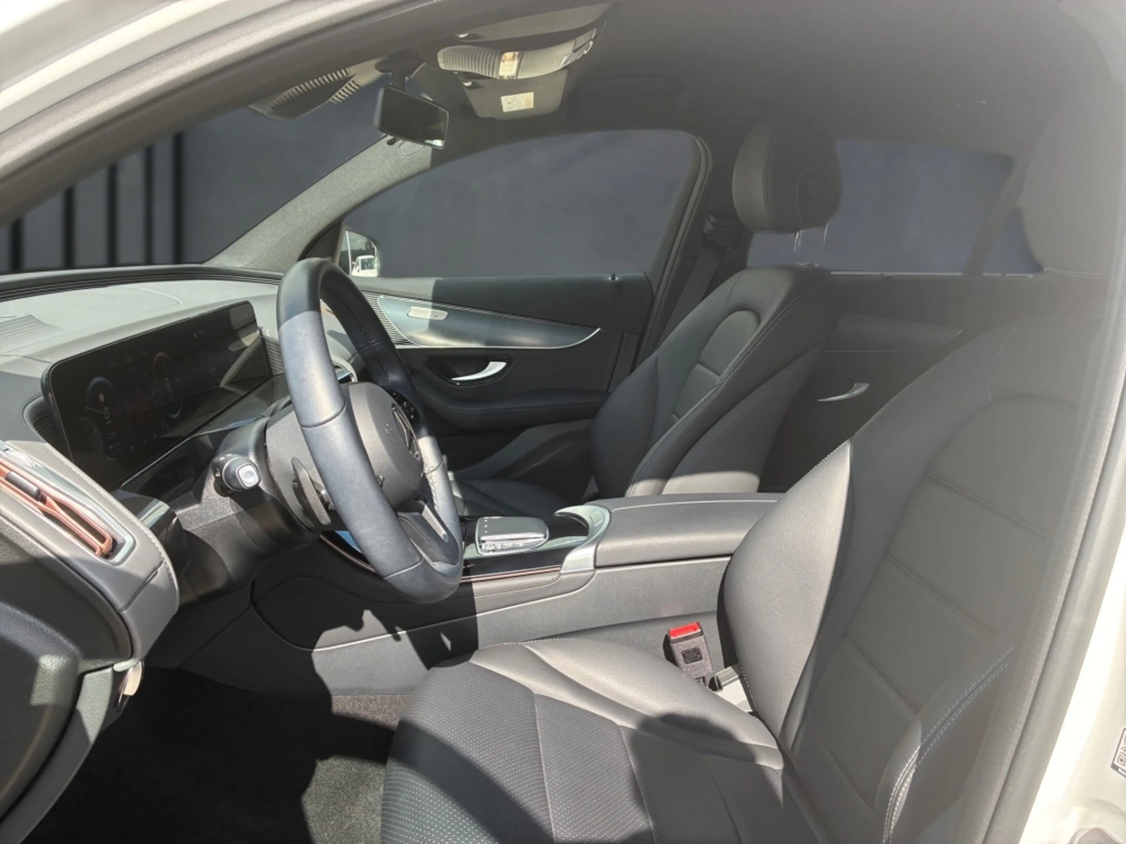 Mercedes-Benz EQC 400 4M AMBIENTE+HEAD-UP+KAMERA+MBEAM+CARPLAY — photo 7