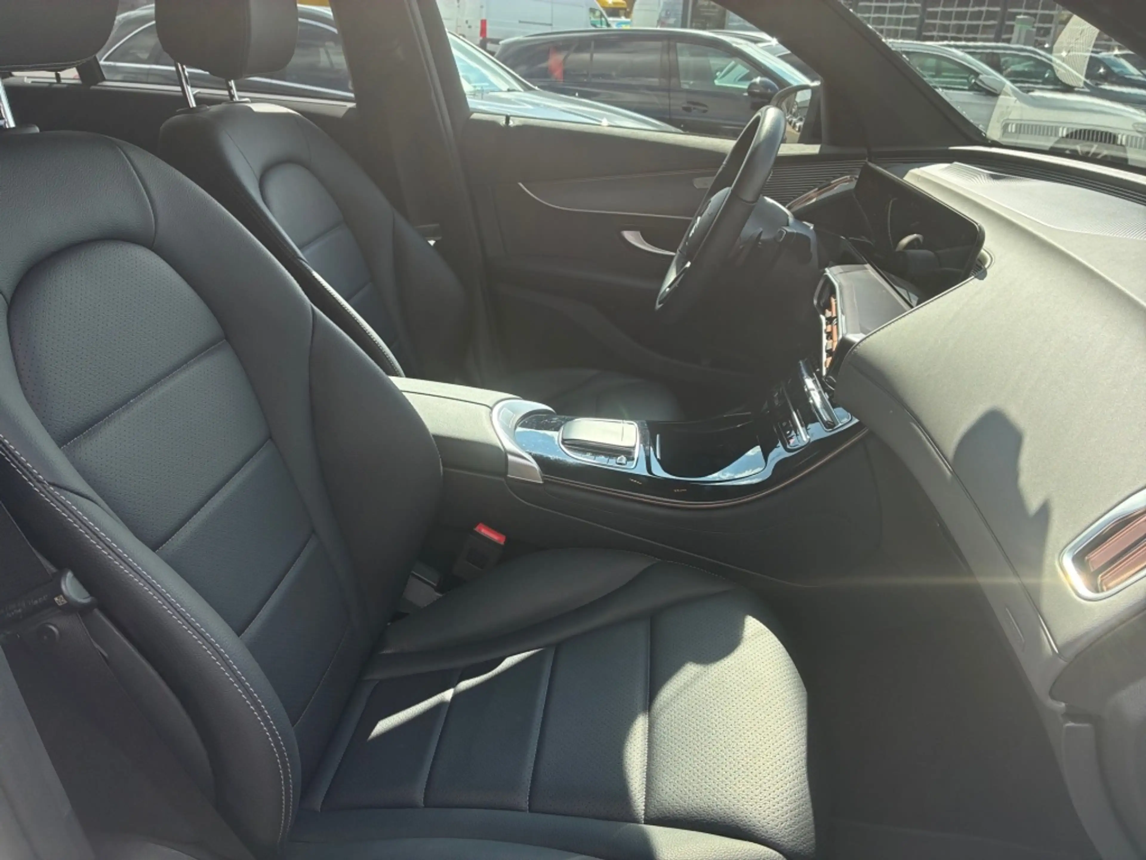 Mercedes-Benz EQC 400 4M AMBIENTE+HEAD-UP+KAMERA+MBEAM+CARPLAY — photo 22