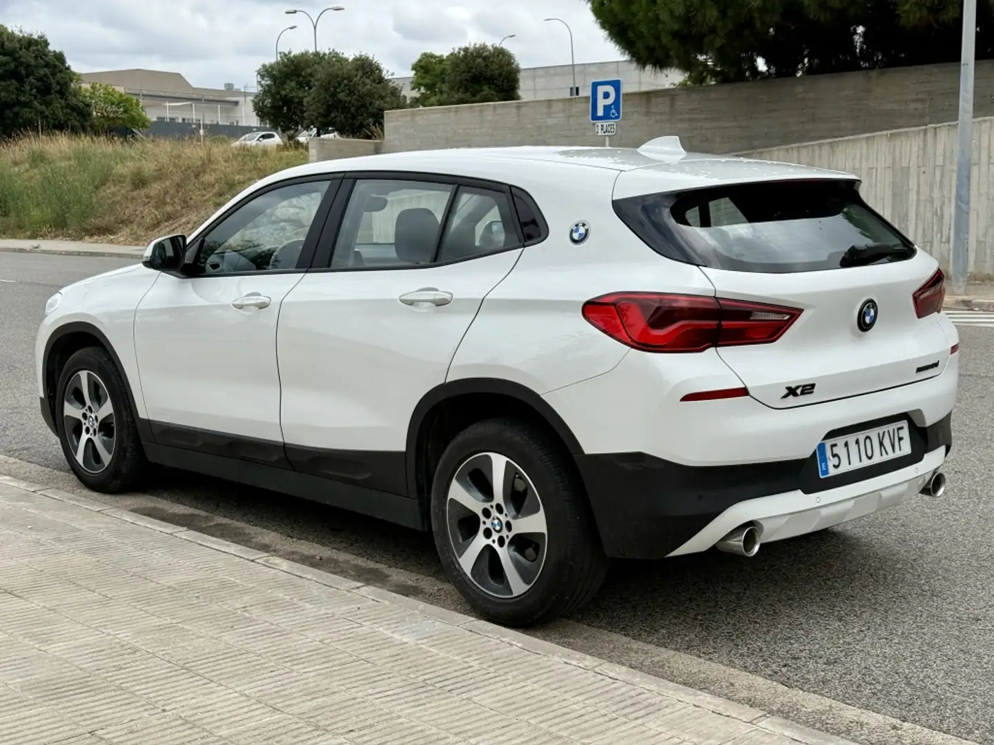 BMW X2 sDrive 18dA Impulse Wit - 2