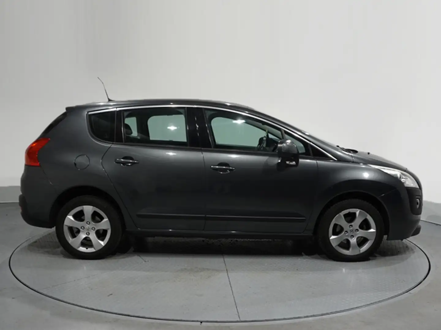 Peugeot 3008 1.6HDI FAP Active 110 Gris - 2