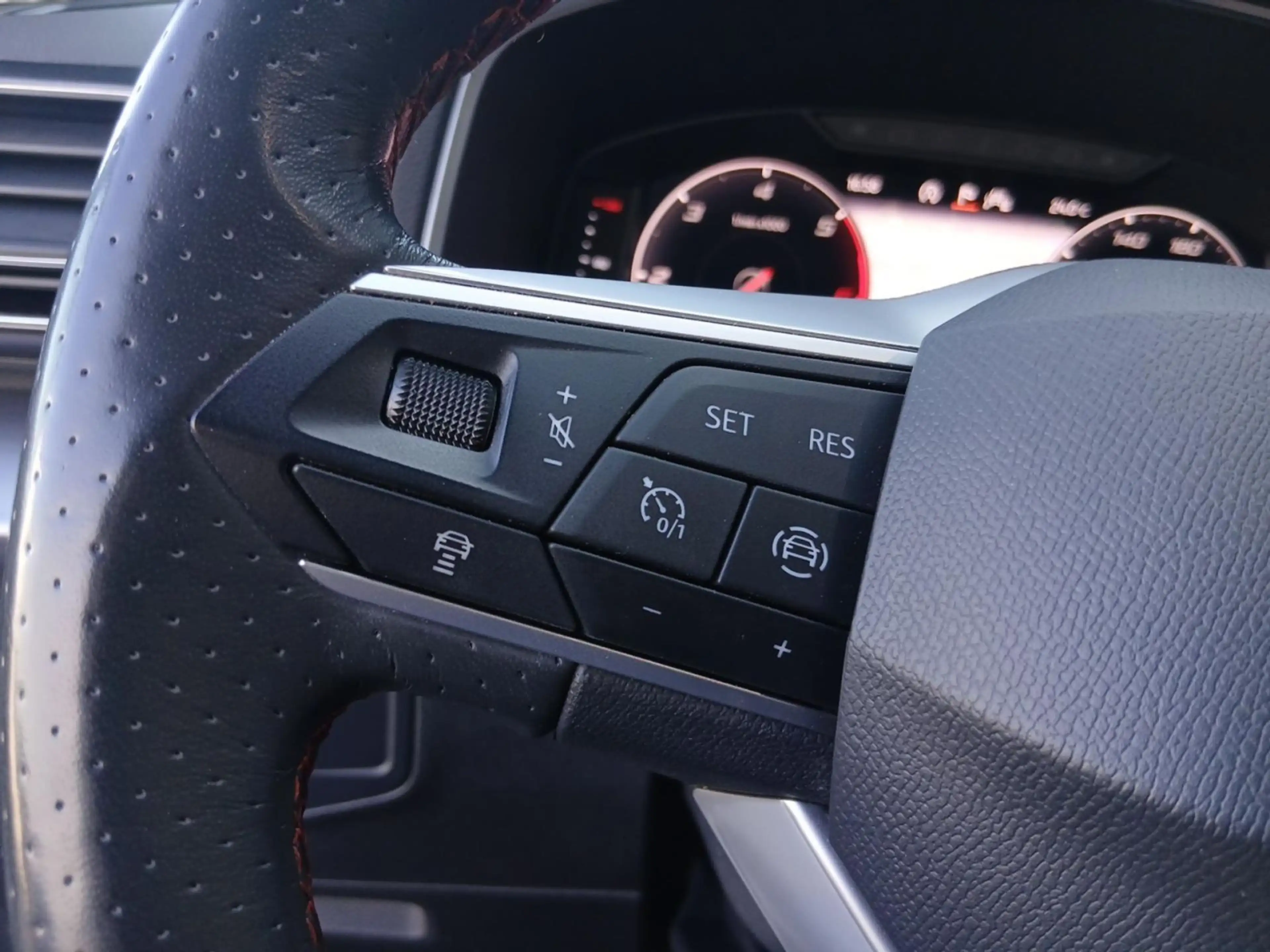 SEAT Tarraco 2.0 TDI 4D FR DSG *BEATS*ACC*R-CAM*SHZ* — photo 17