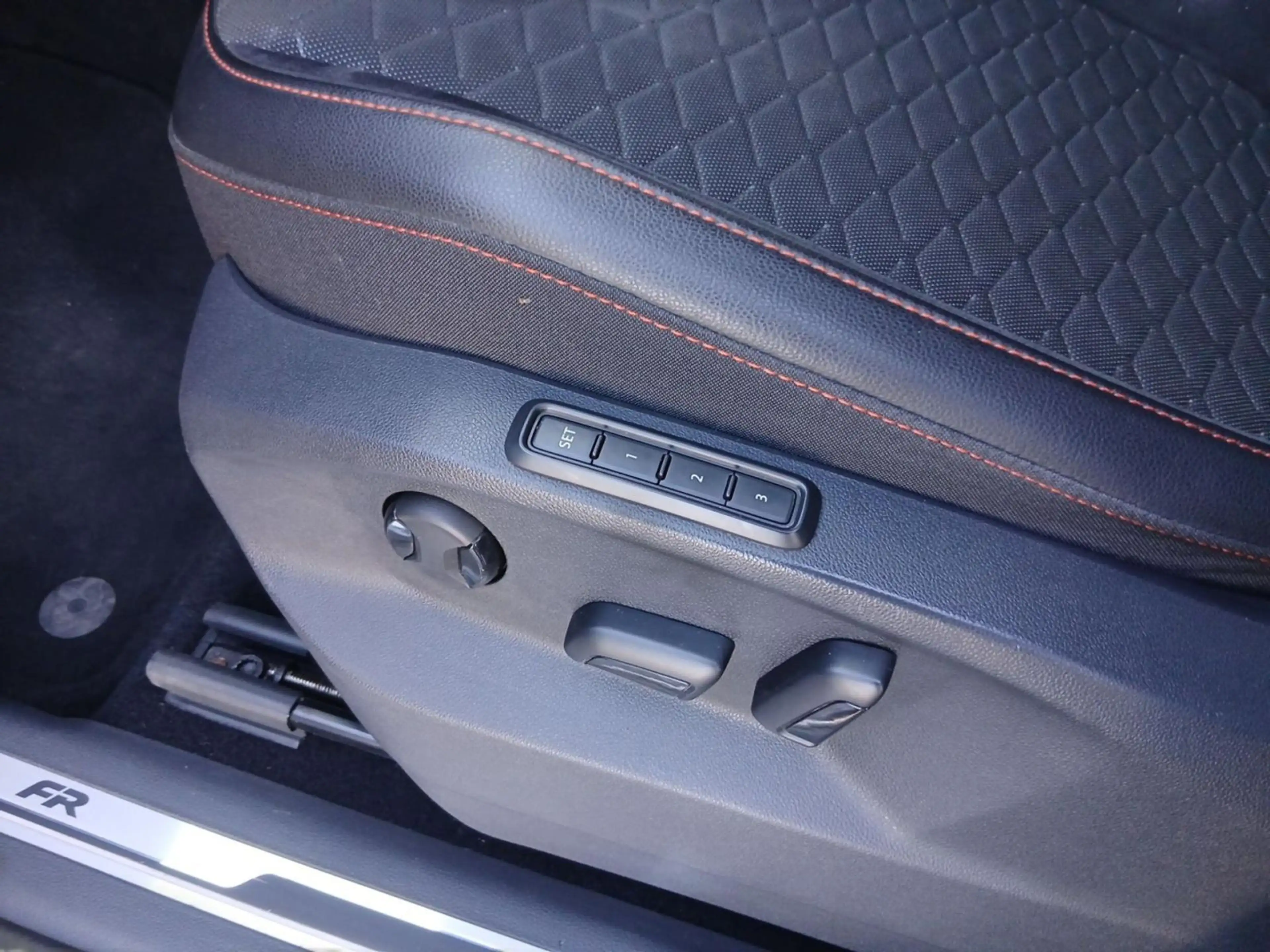 SEAT Tarraco 2.0 TDI 4D FR DSG *BEATS*ACC*R-CAM*SHZ* — photo 14